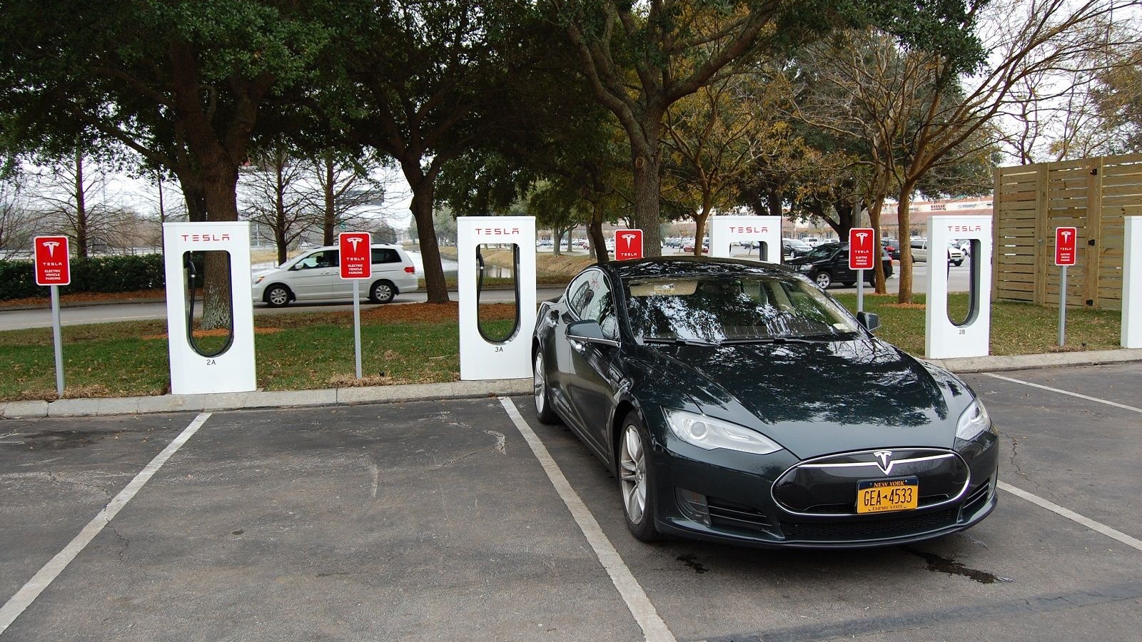 2013 Tesla Model S at Supercharger station on NY-to-FL road trip [photo: David Noland]