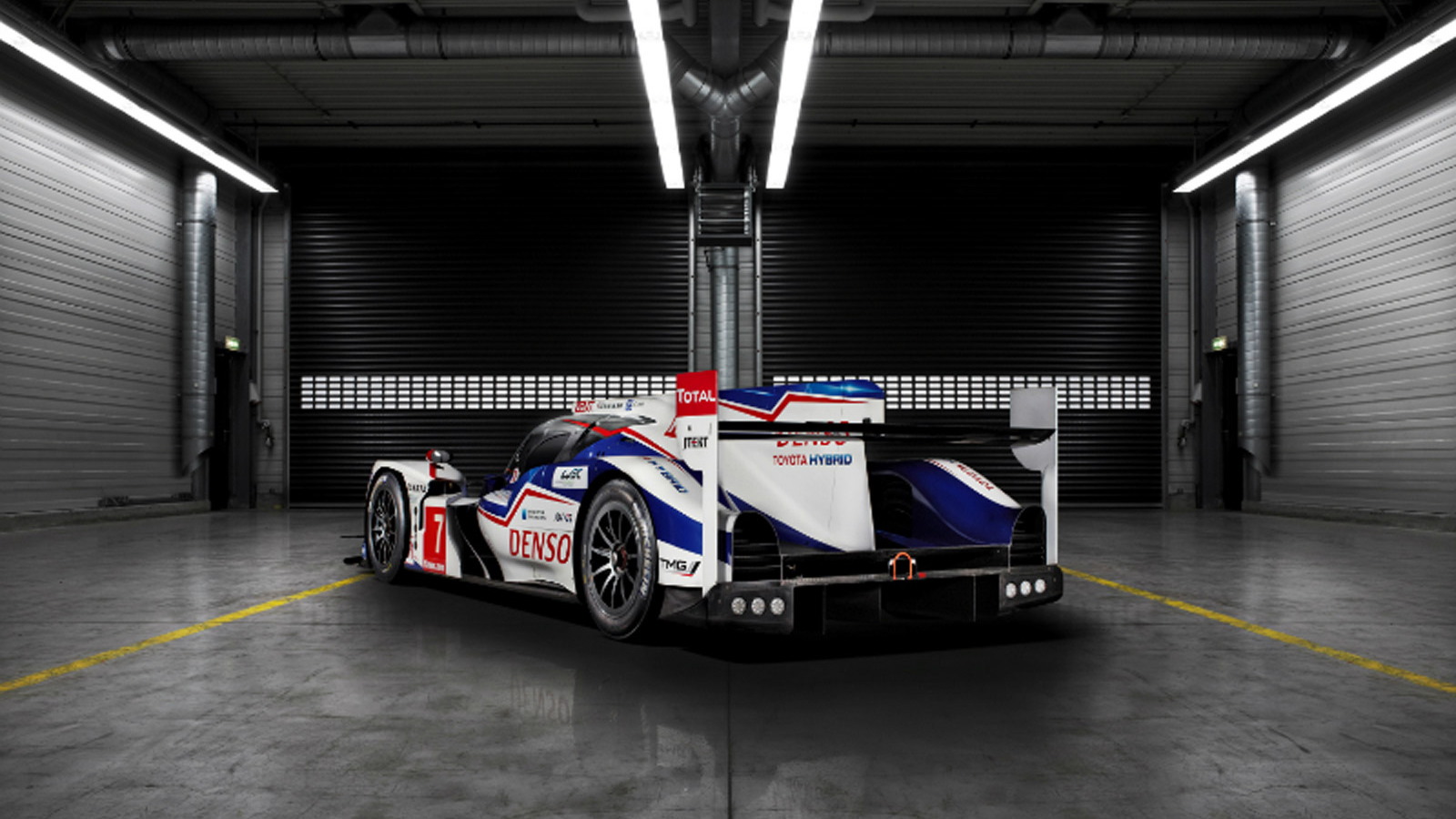 2014 Toyota TS040 Hybrid Le Mans prototype