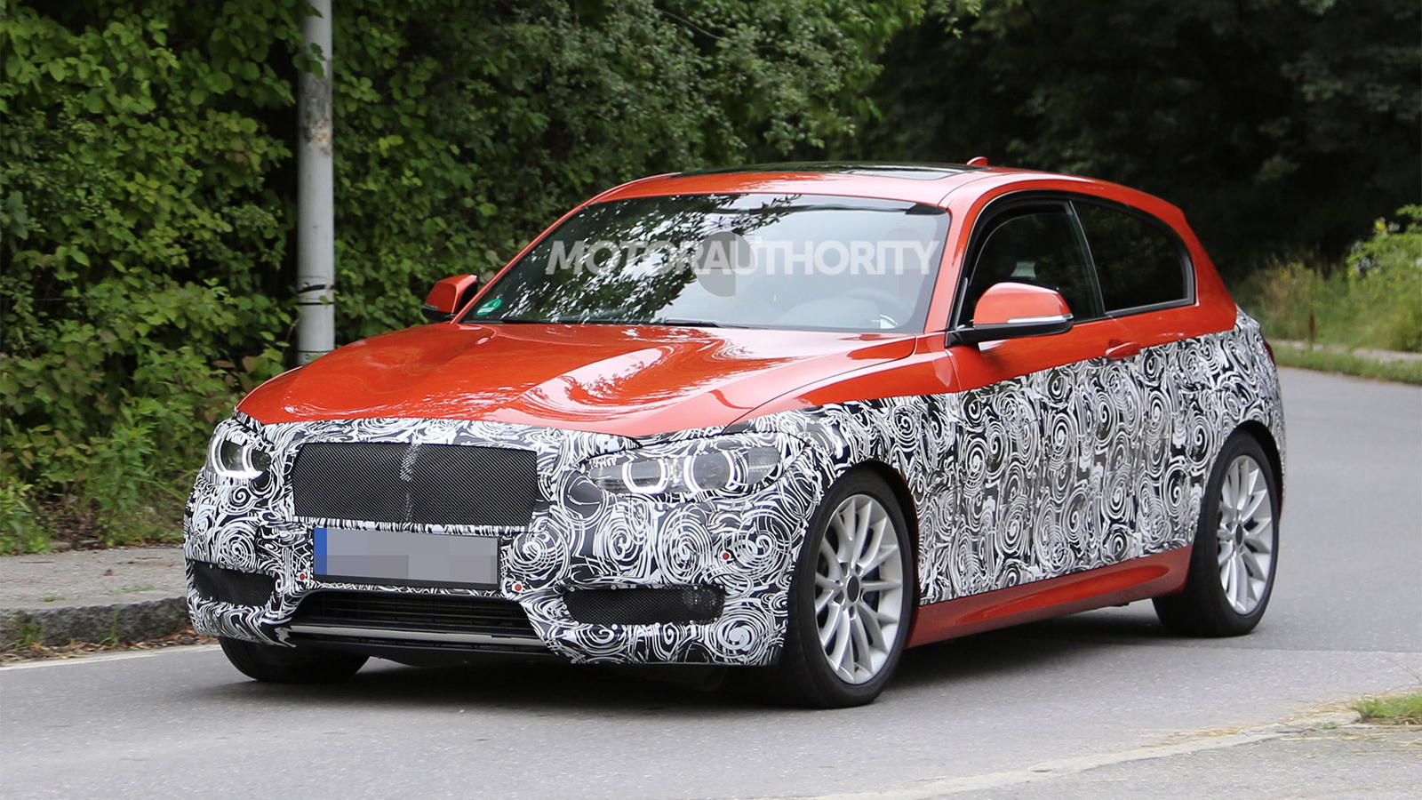 2015 BMW 1-Series Hatchback facelift spy shots