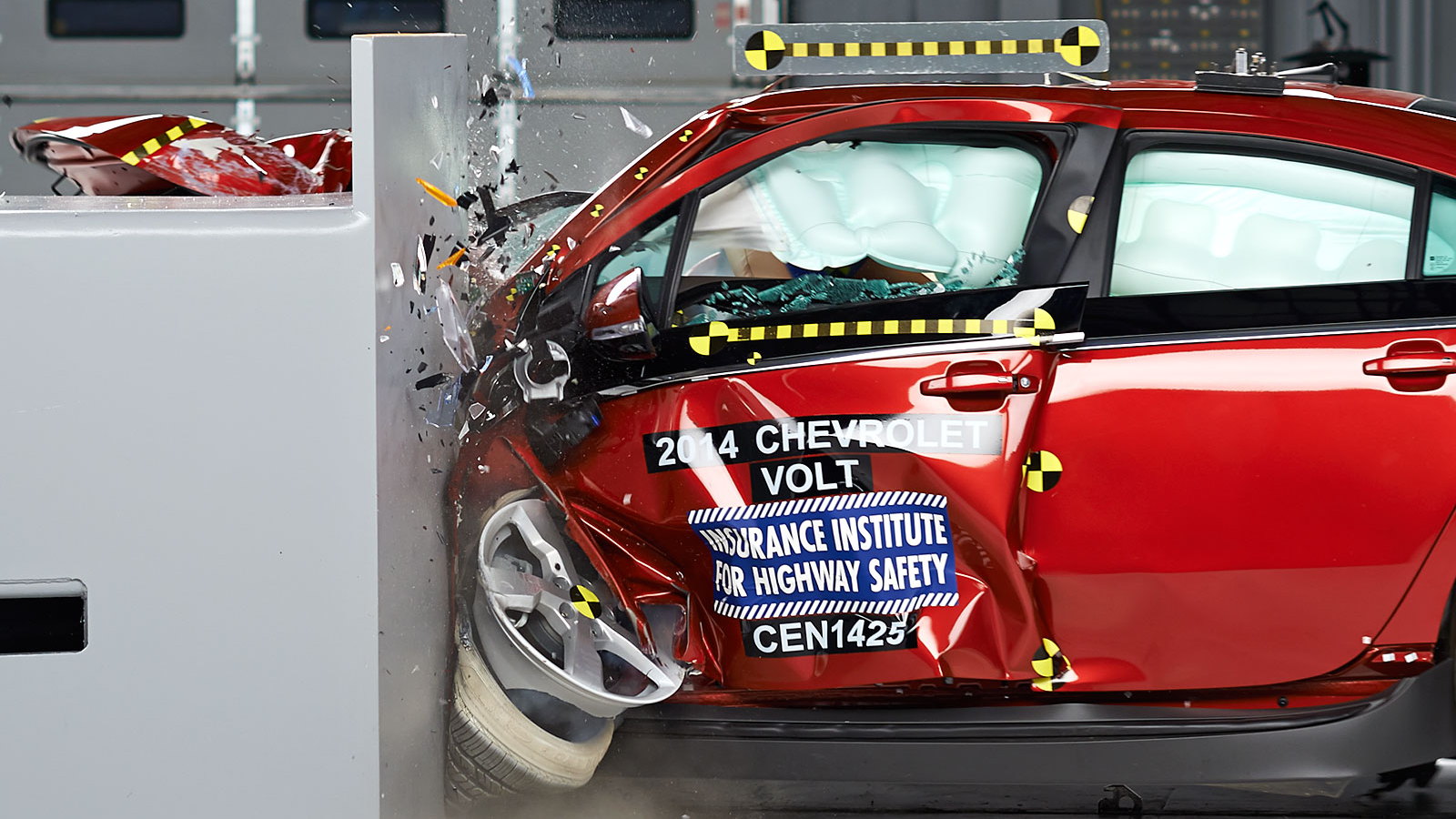 2014 Chevrolet Volt - IIHS small front overlap crash test