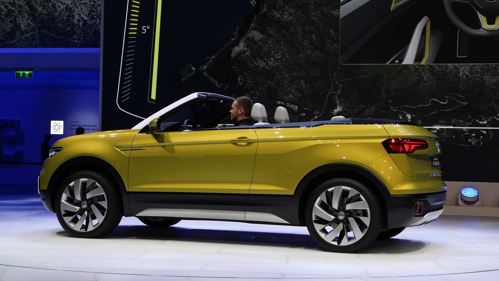 Volkswagen T-Cross Breeze Concept at 2016 Geneva Motor Show