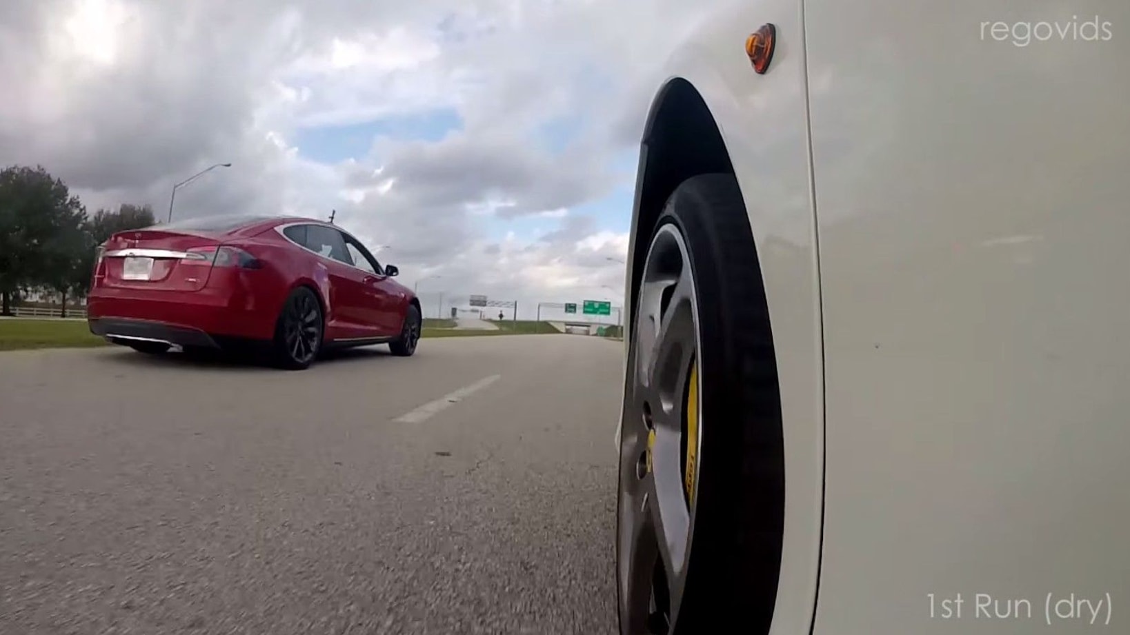 Tesla Model S P85D vs Ferrari 458