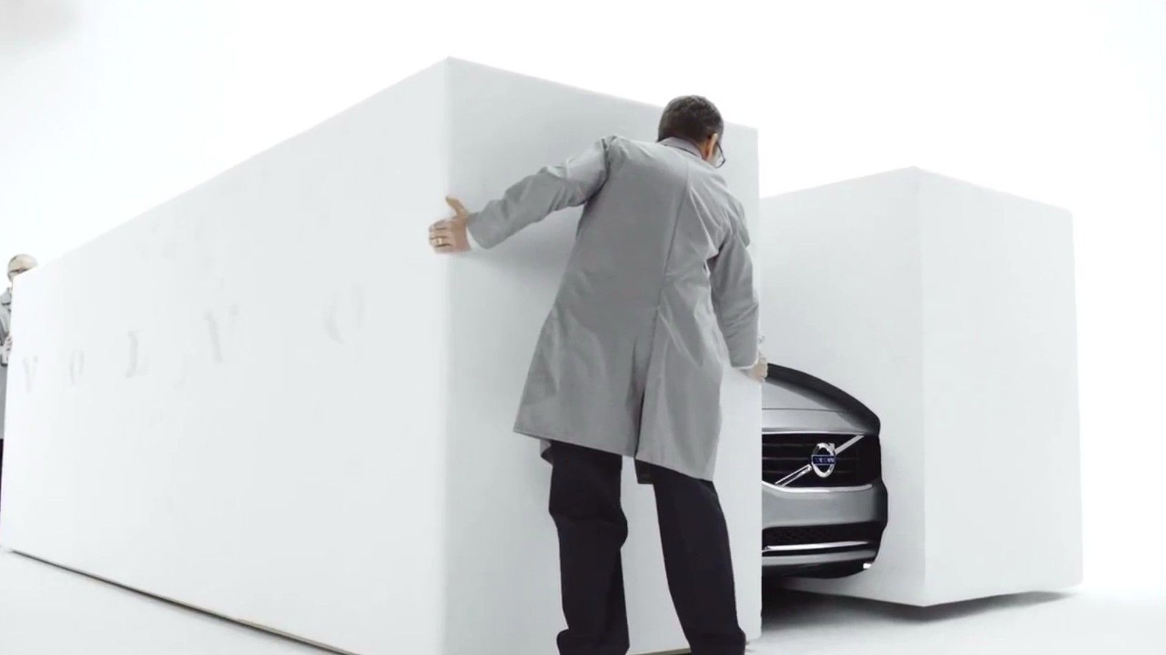 Volvo V60 Plug-in Hybrid Unboxing Video