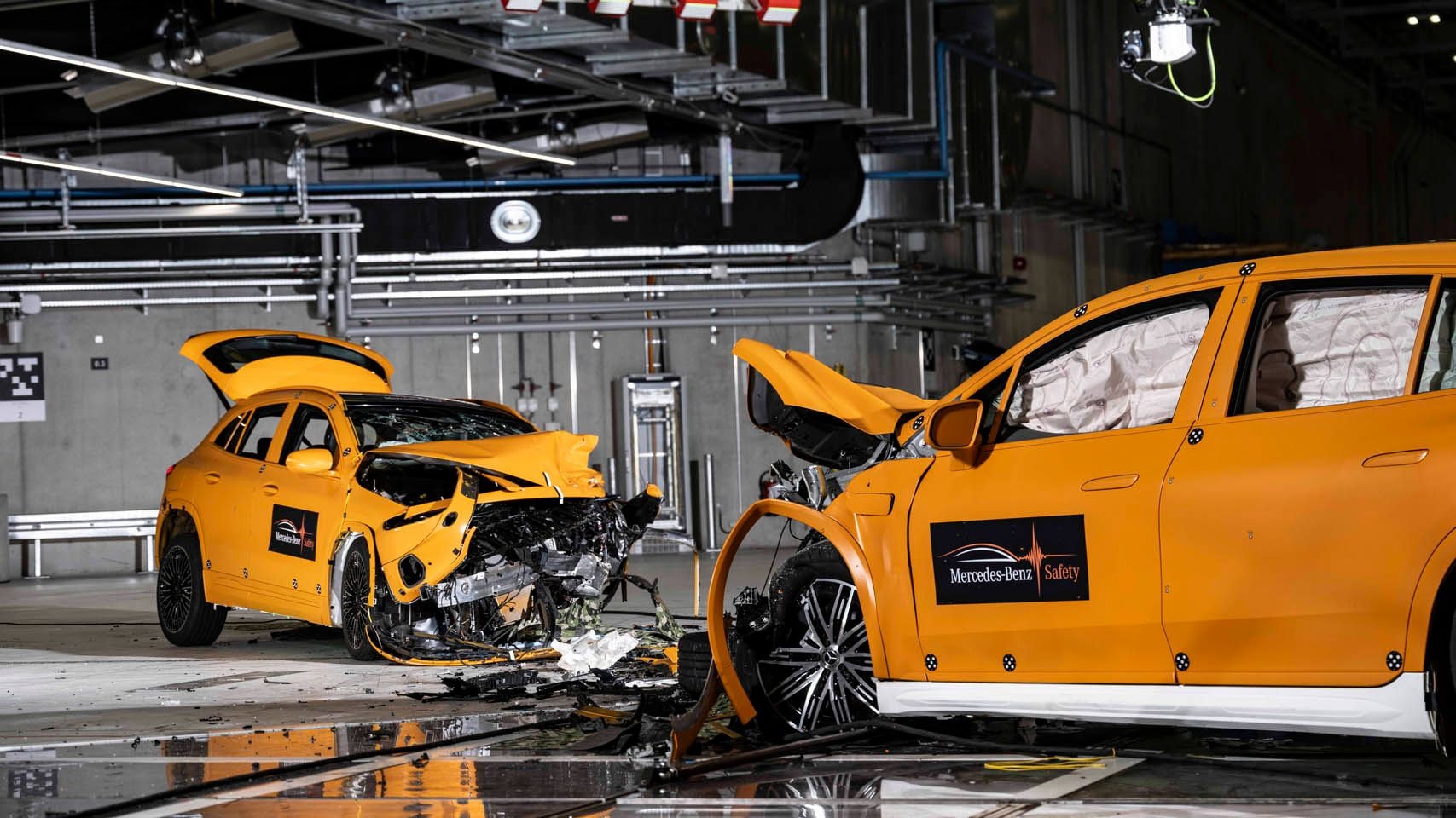 Mercedes-Benz EQS SUV and EQA crash test