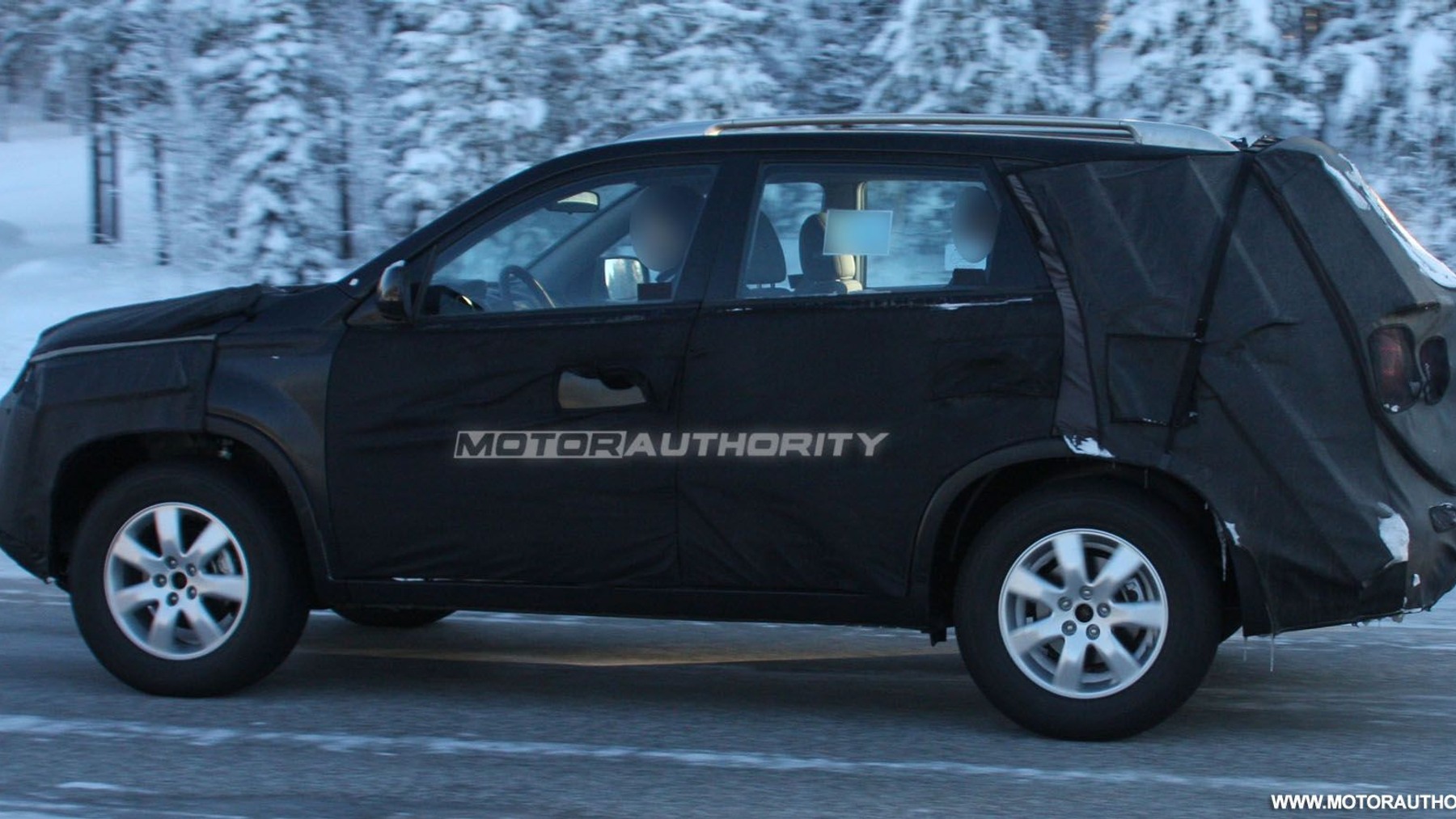 Spy shots: Kia Sorento interior revealed Spy shots: Kia Sorento interior revealed