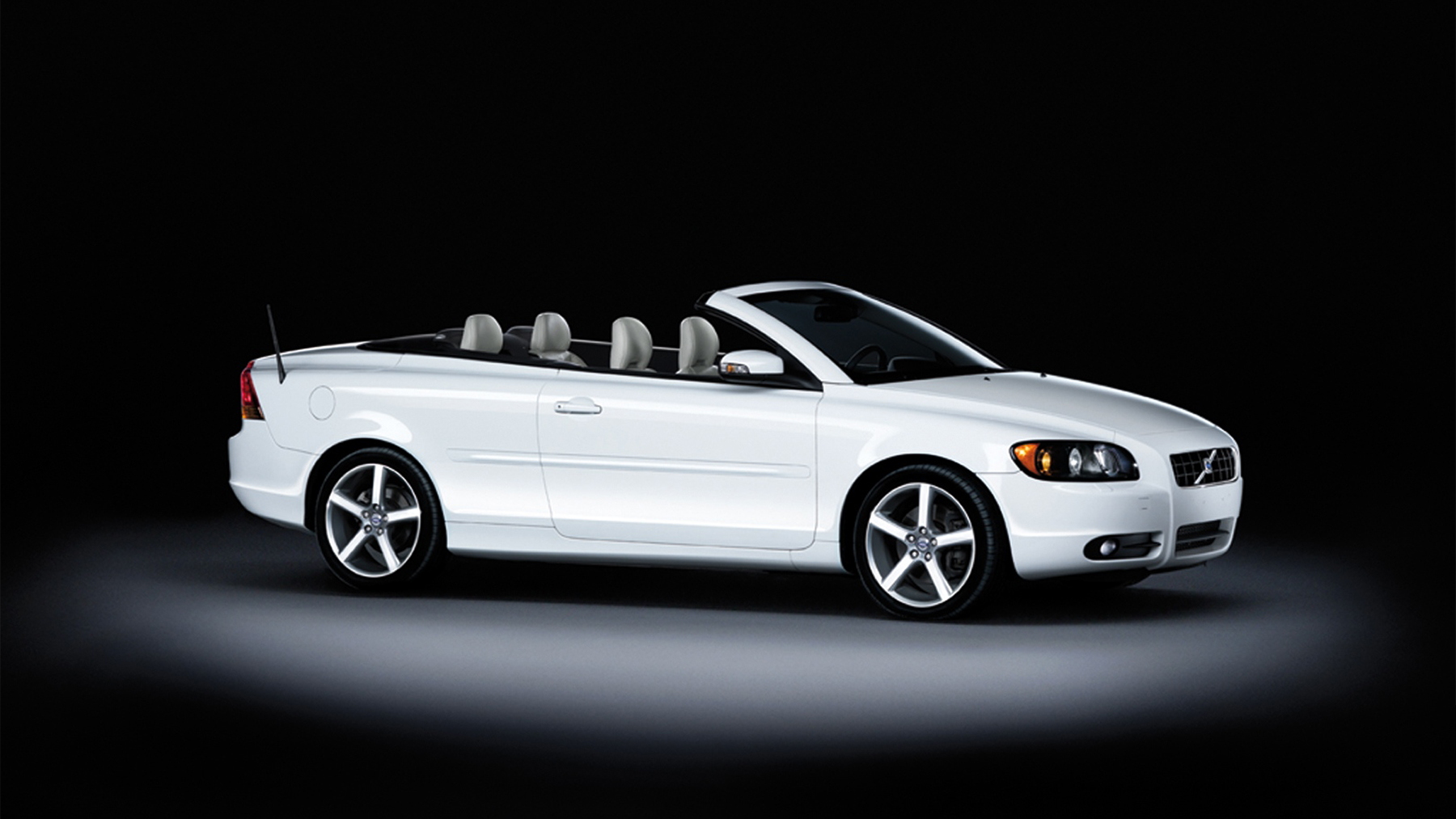 2009 volvo c70 ice white special edition 001