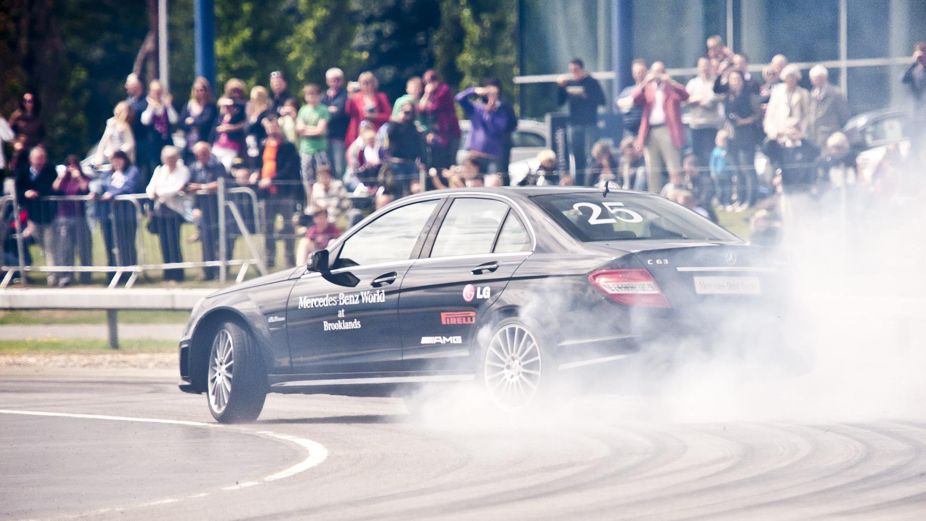 Mauro Calo sets world record drift in Mercedes-Benz