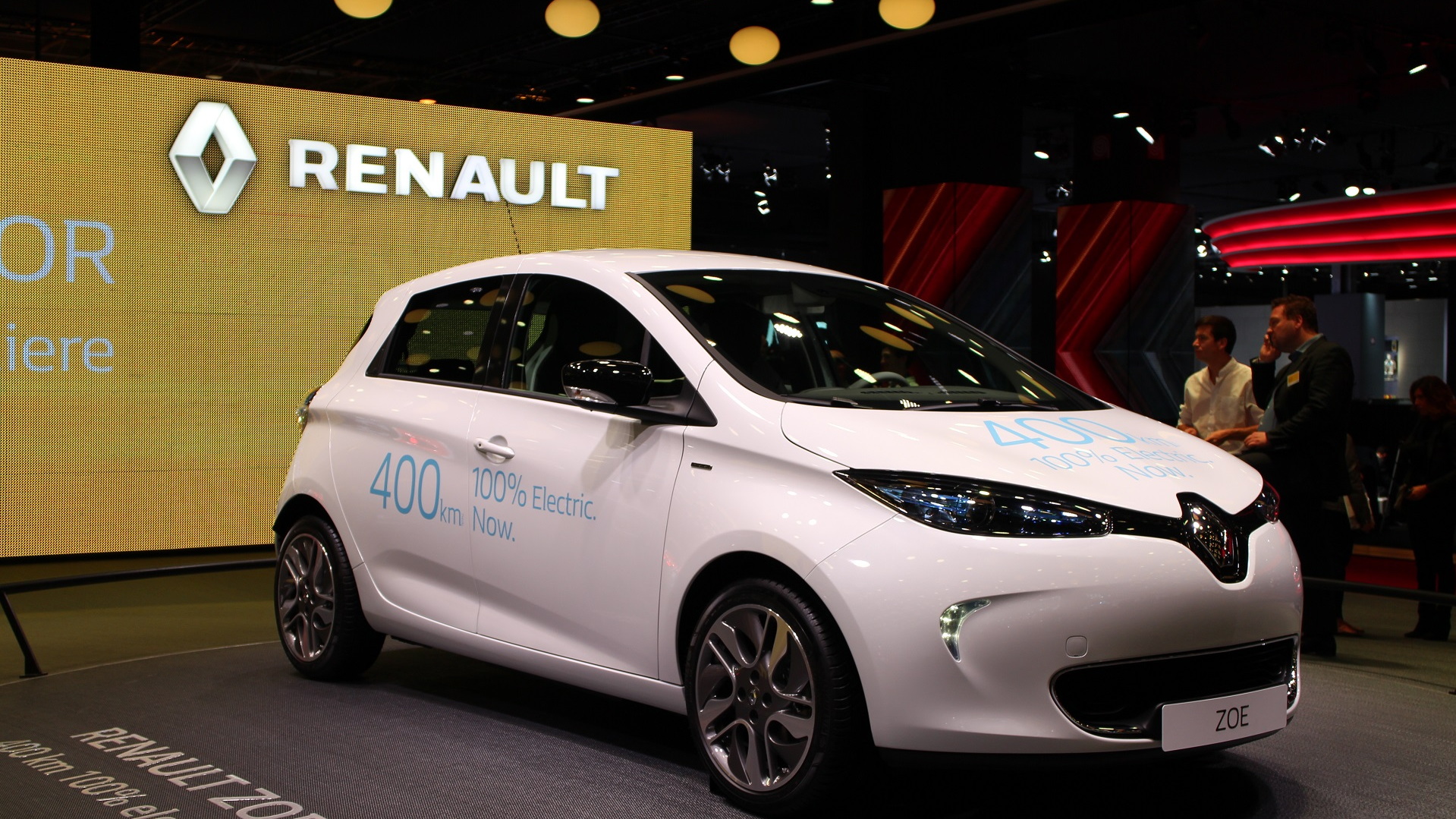 Longer-range Renault Zoe electric car, introduced at 2016 Paris Motor Show
