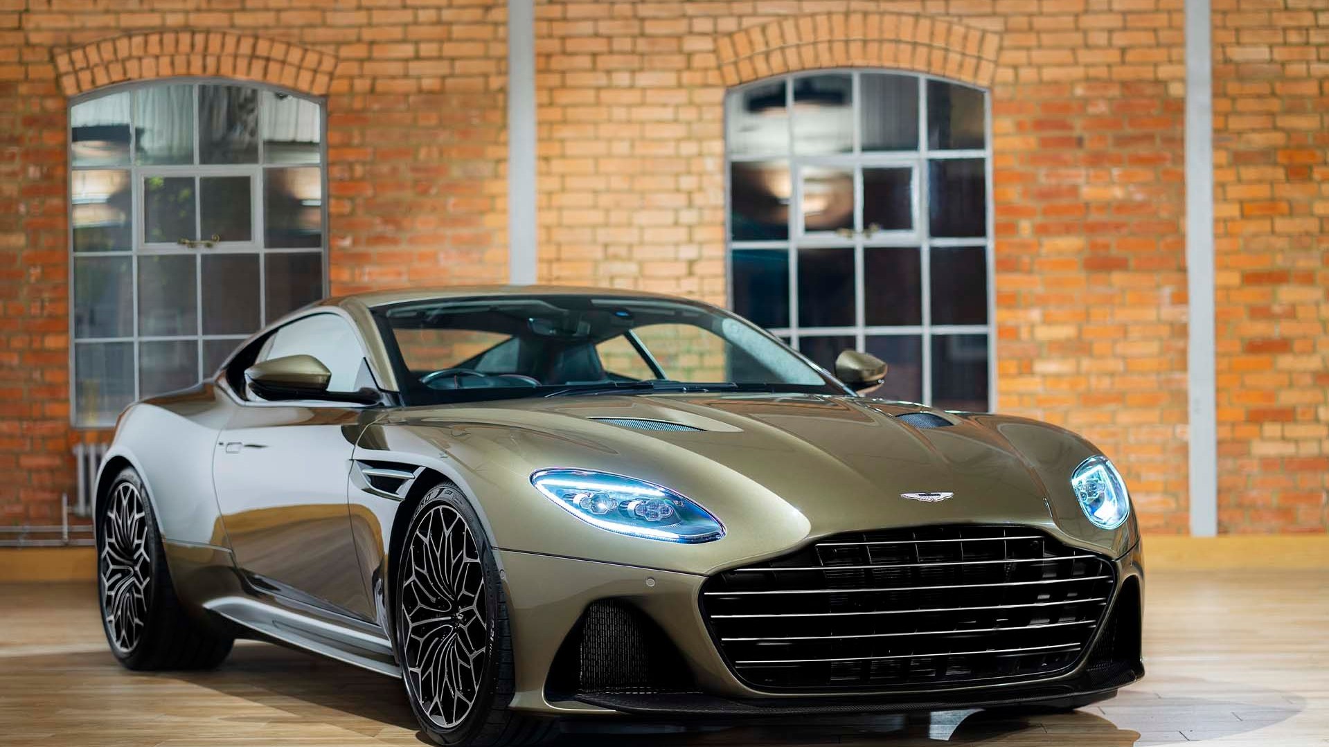 Aston Martin DBS Superleggera special honors an original Bond car