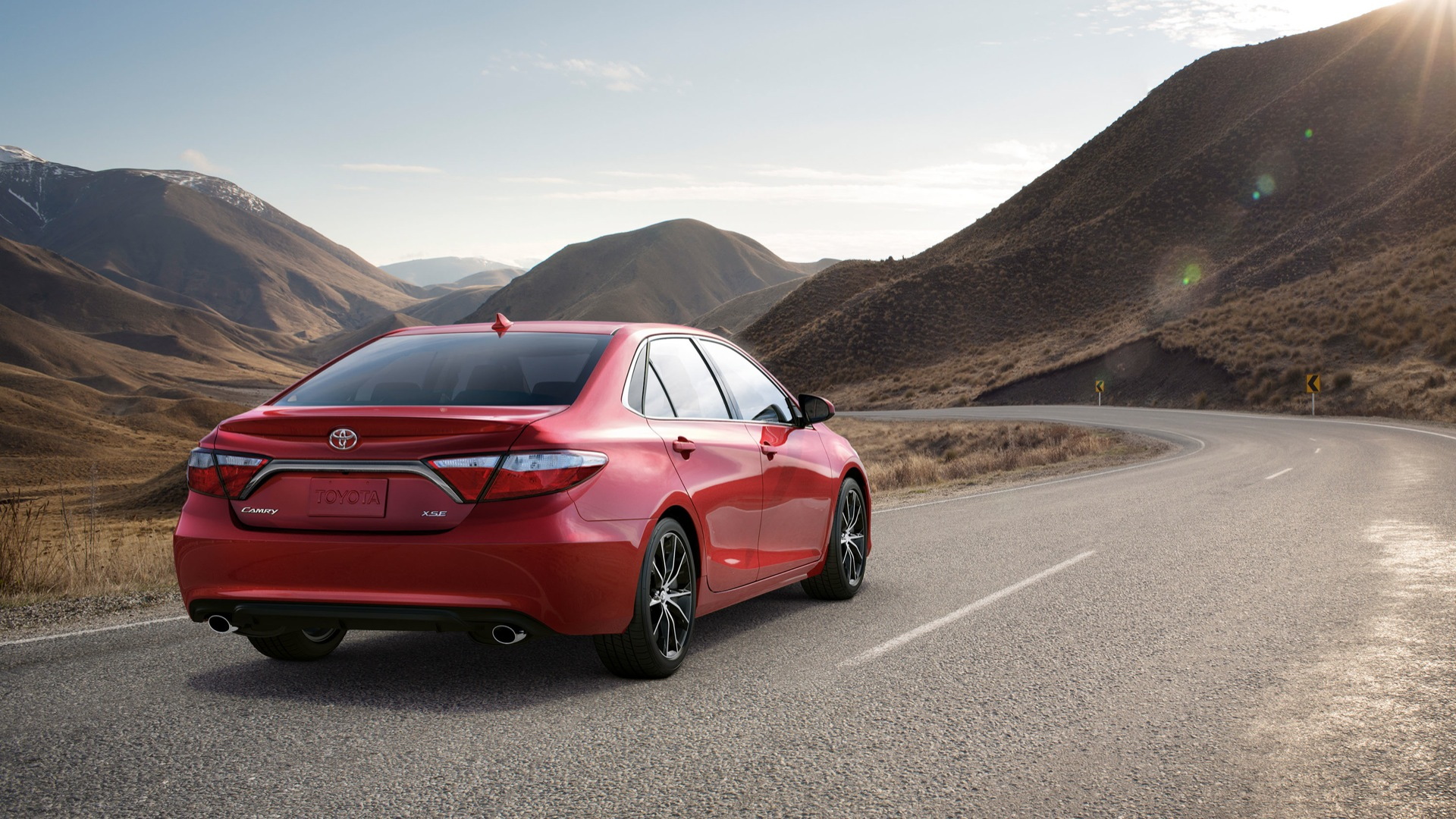 2015 Toyota Camry Hybrid Priced, MPG Remains The Same