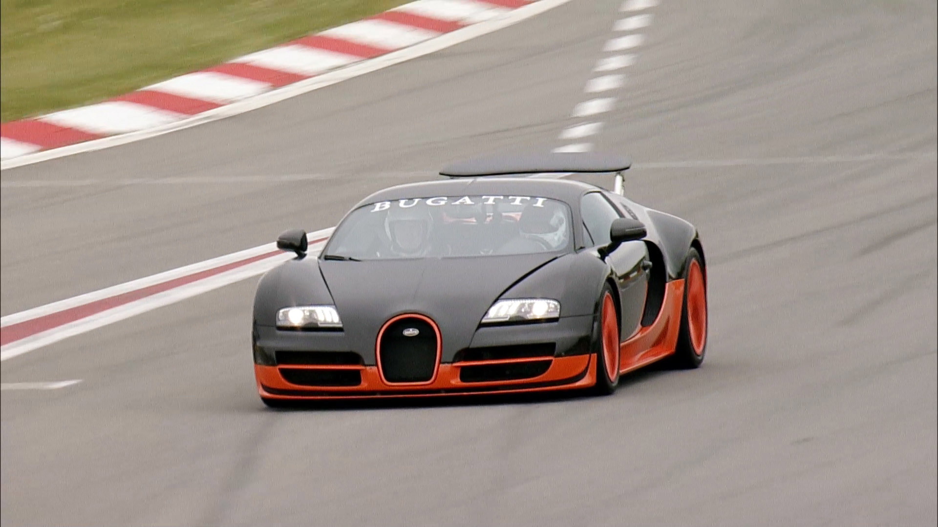 Bugatti Veyron Super Sport and Veyron Grand Sport Vitesse land speed record holders