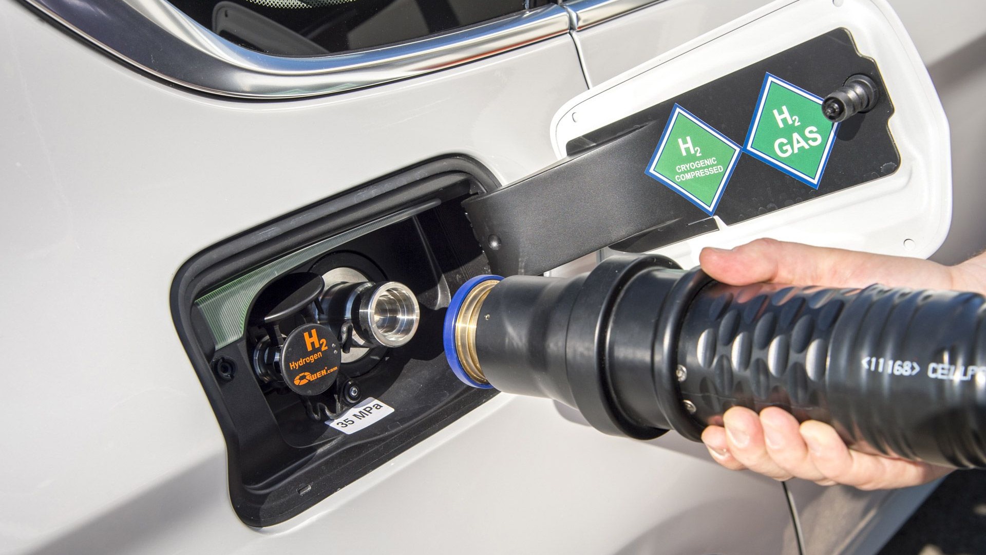 BMW 5-Series Gran Turismo hydrogen fuel cell concept