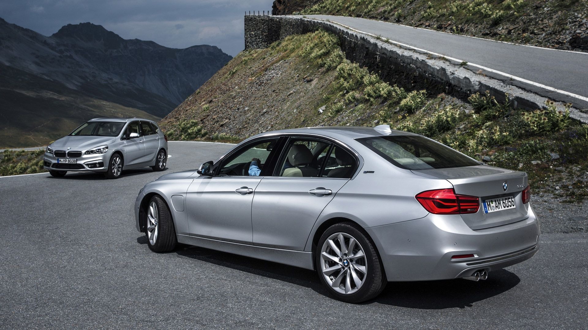 2016 BMW 330e and 225xe plug-in hybrids