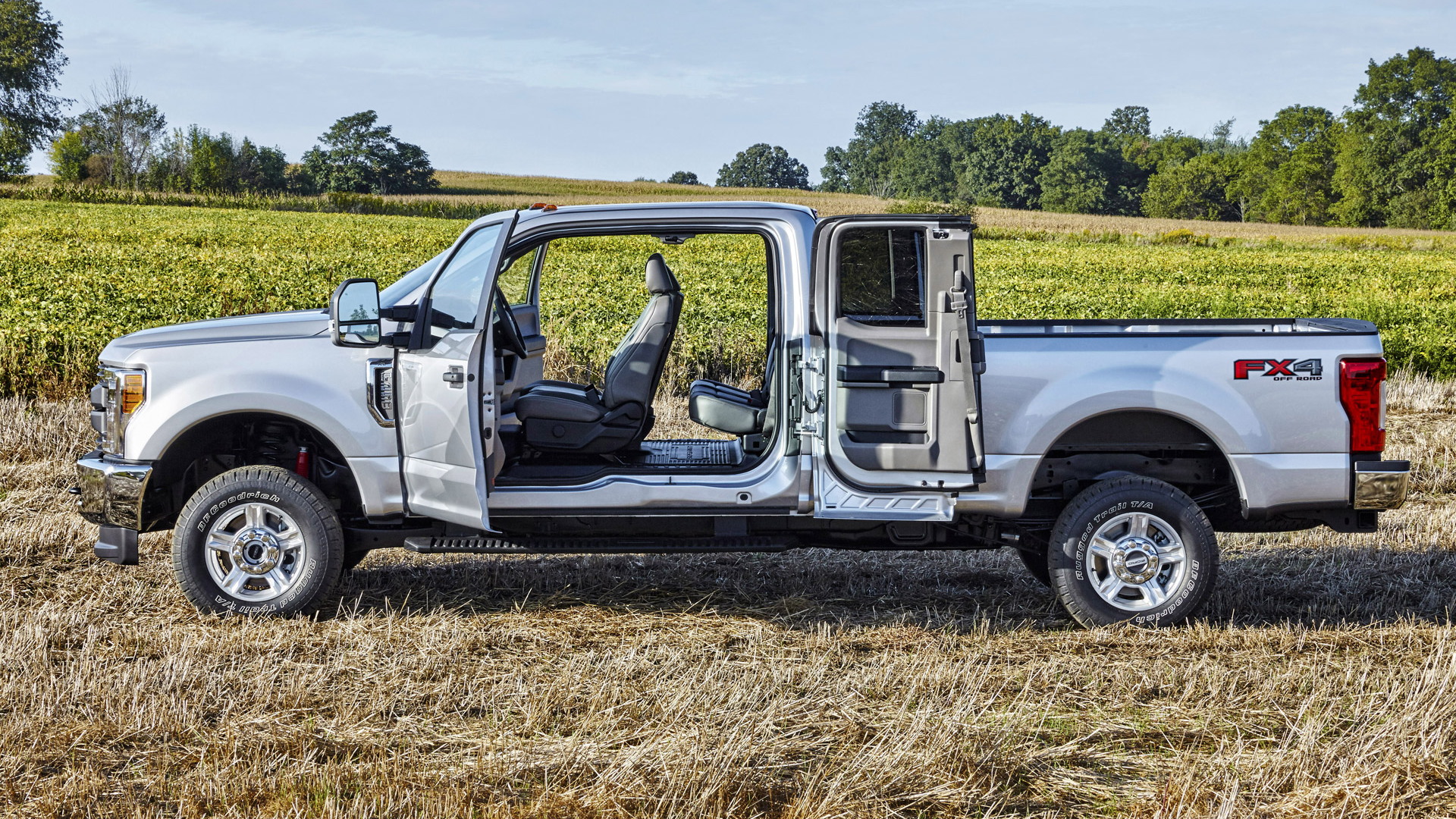 Aluminum-Bodied 2017 Ford F-Series Super Duty Rolls In
