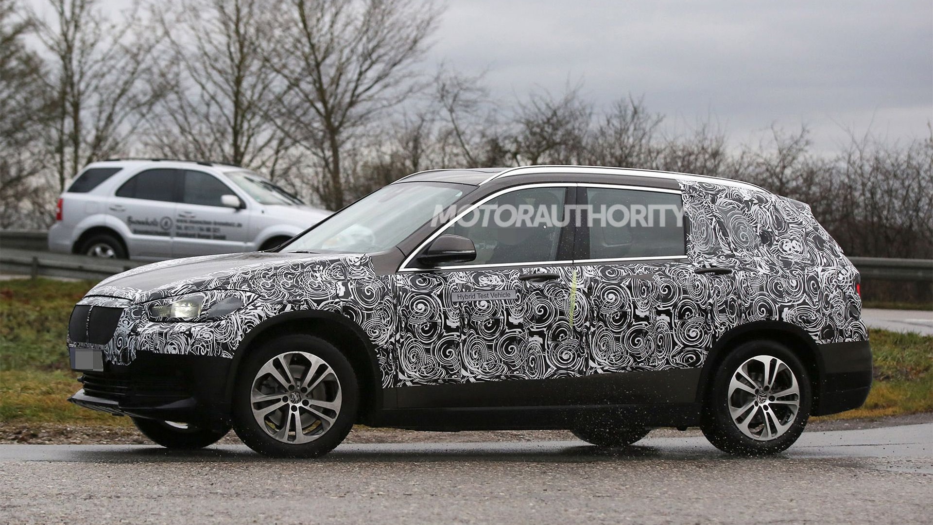 2016 BMW X1 With Third-Row Seats Spy Shots 2016 BMW X1 With Third-Row Seats Spy Shots