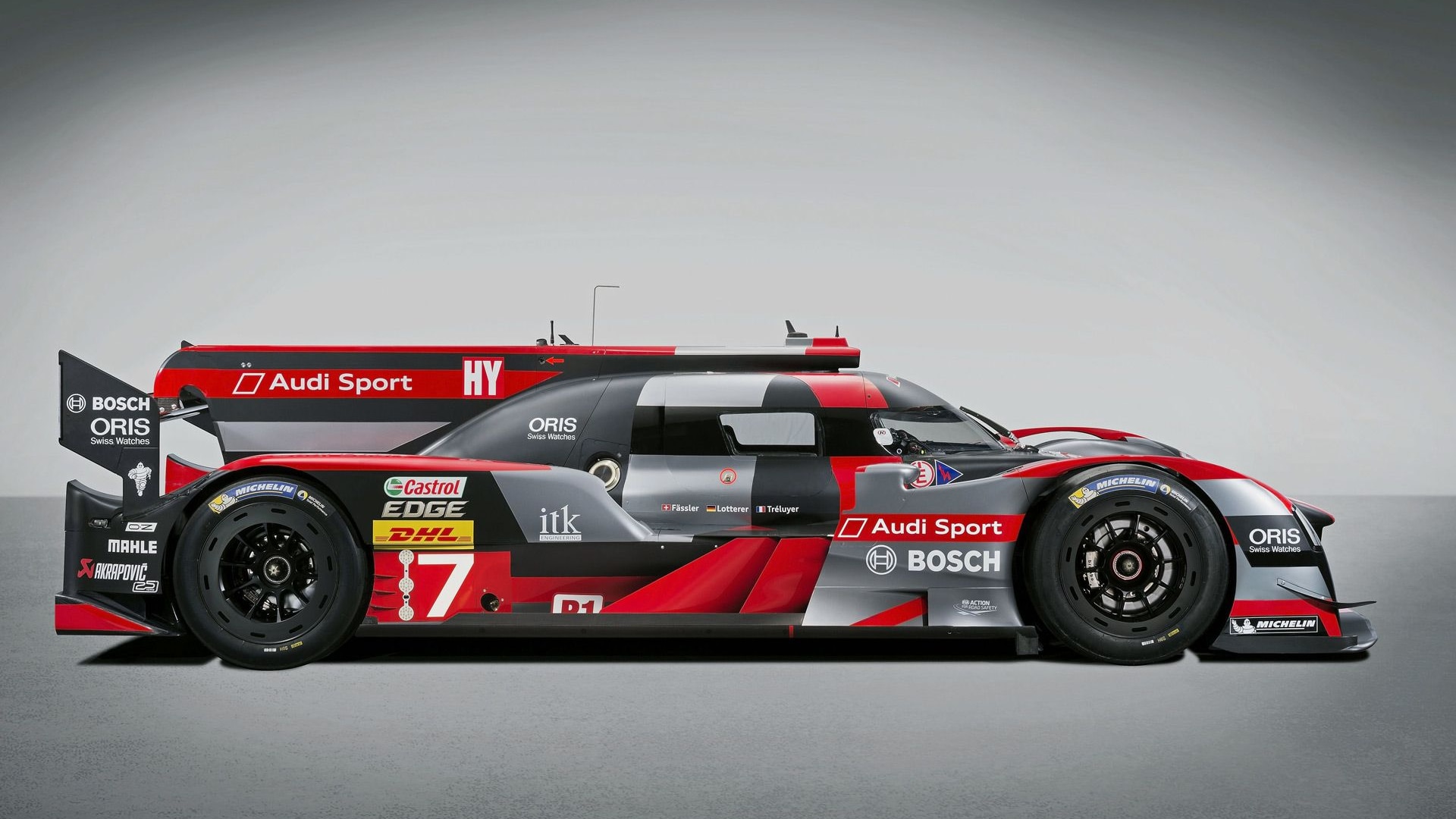 2016 Audi R18 LMP1 race car