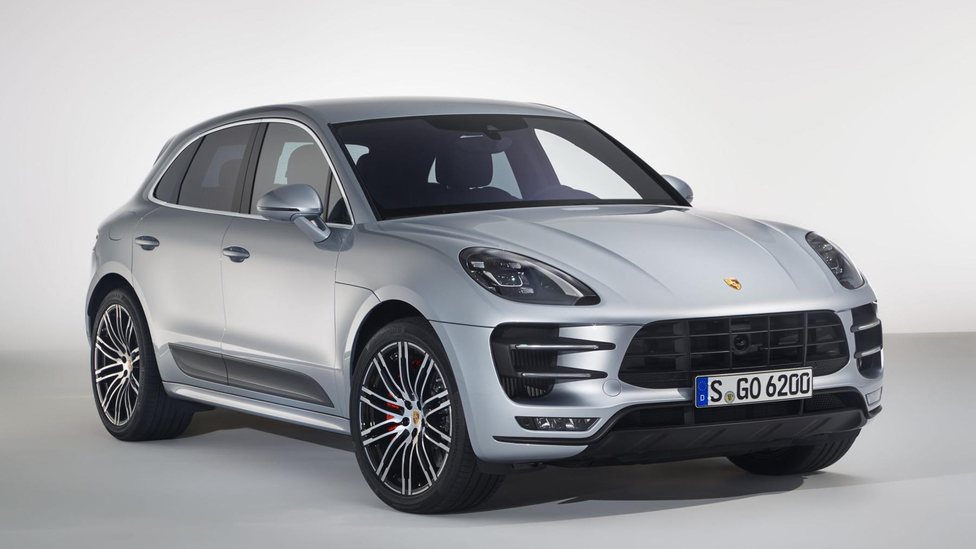 2017 Porsche Macan Turbo equipped with Performance Package