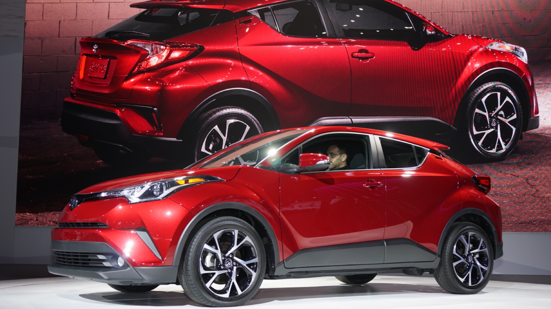 Toyota C-HR compact crossover launched in Japan - 1.2L 