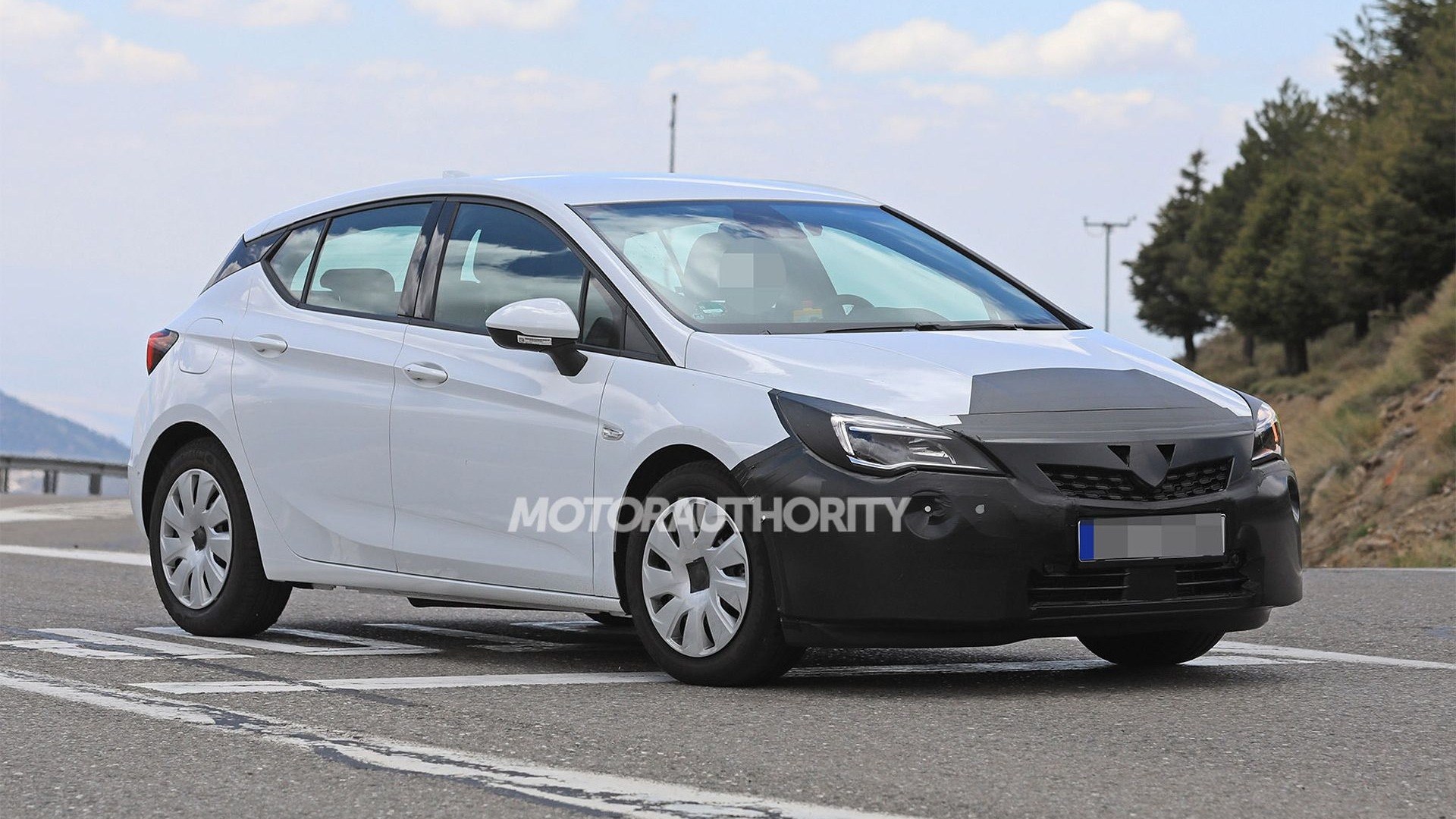 2019 Opel Astra facelift spy shots - Image via S. Baldauf/SB-Medien