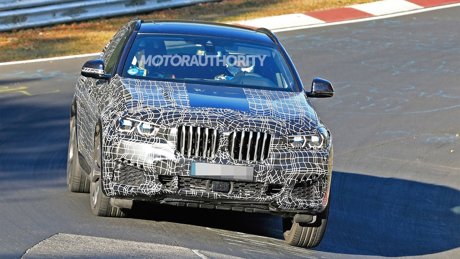 2020 BMW X6 spy shots - Image via S. Baldauf/SB-Medien