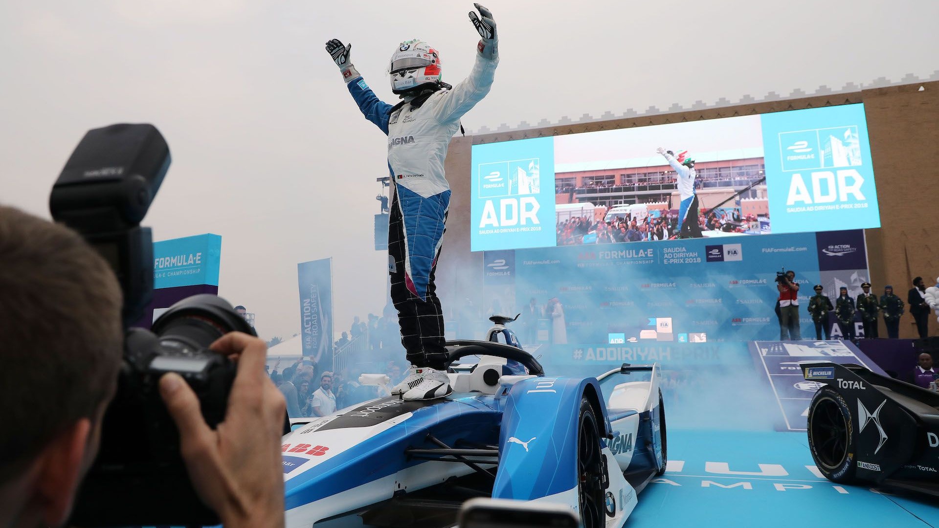 Ant&oacute;nio F&eacute;lix da Costa wins first Formula E race for BMW