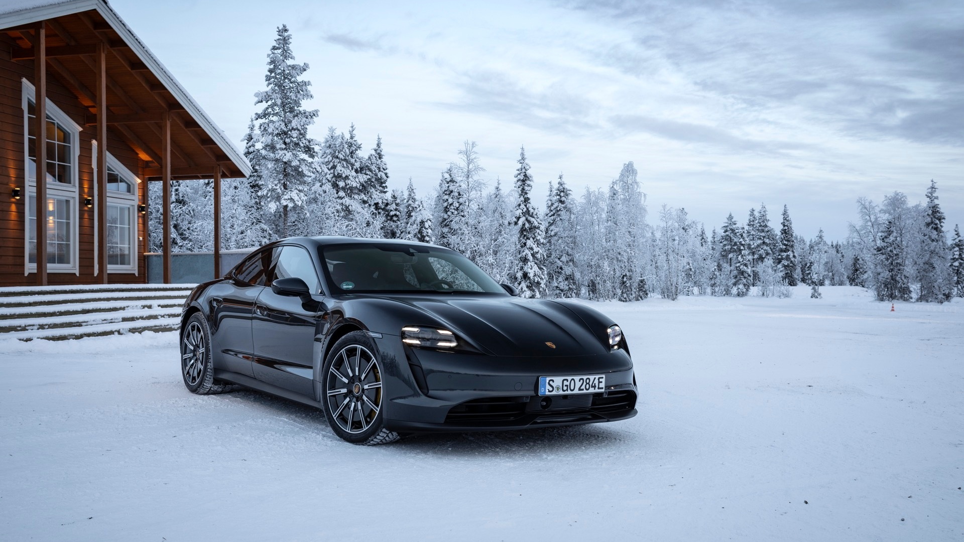 2020 Porsche Taycan 4S  -  Levi, Finland