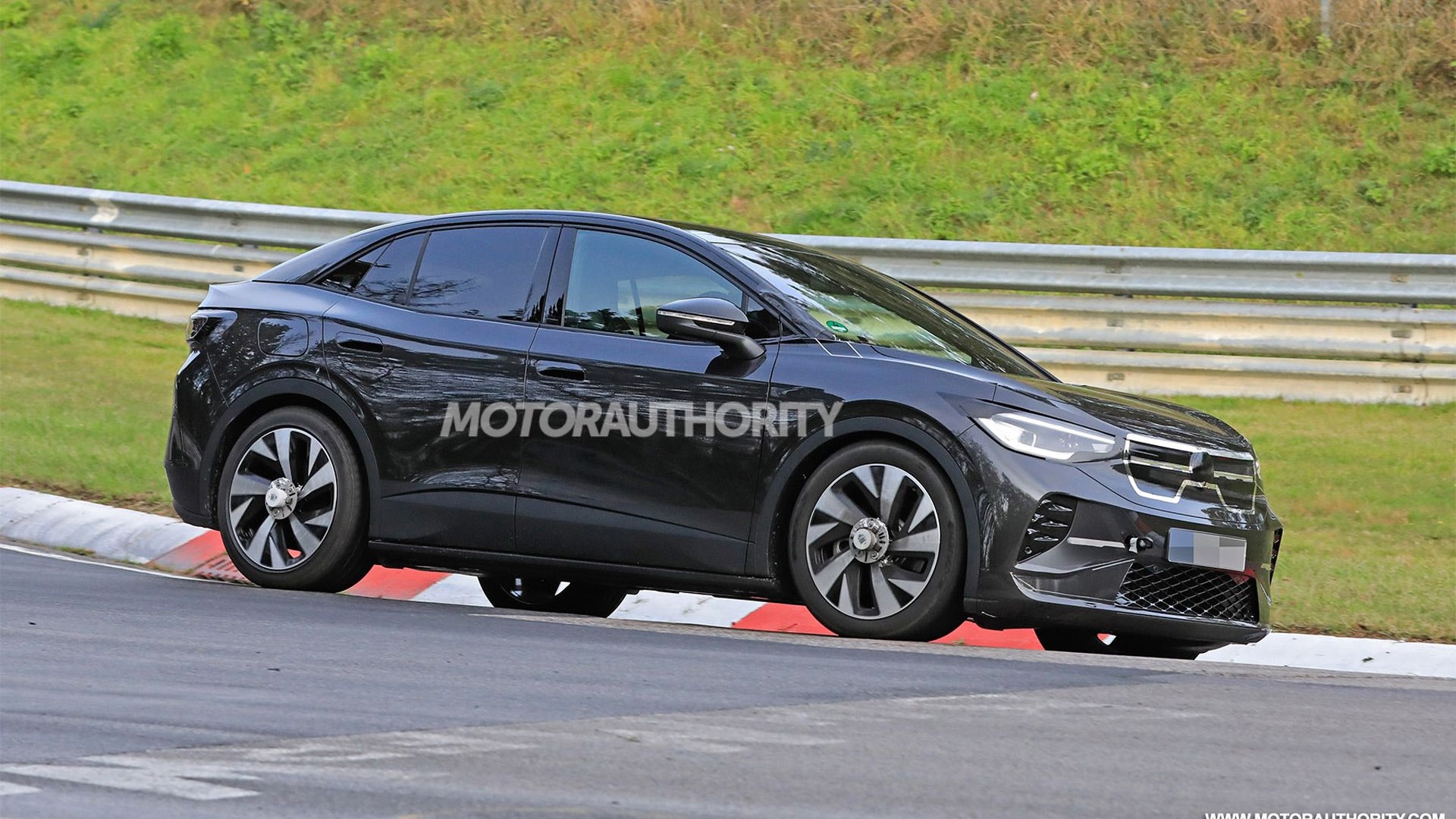2022 Volkswagen ID.4 coupe spy shots - Photo credit: S. Baldauf/SB-Medien