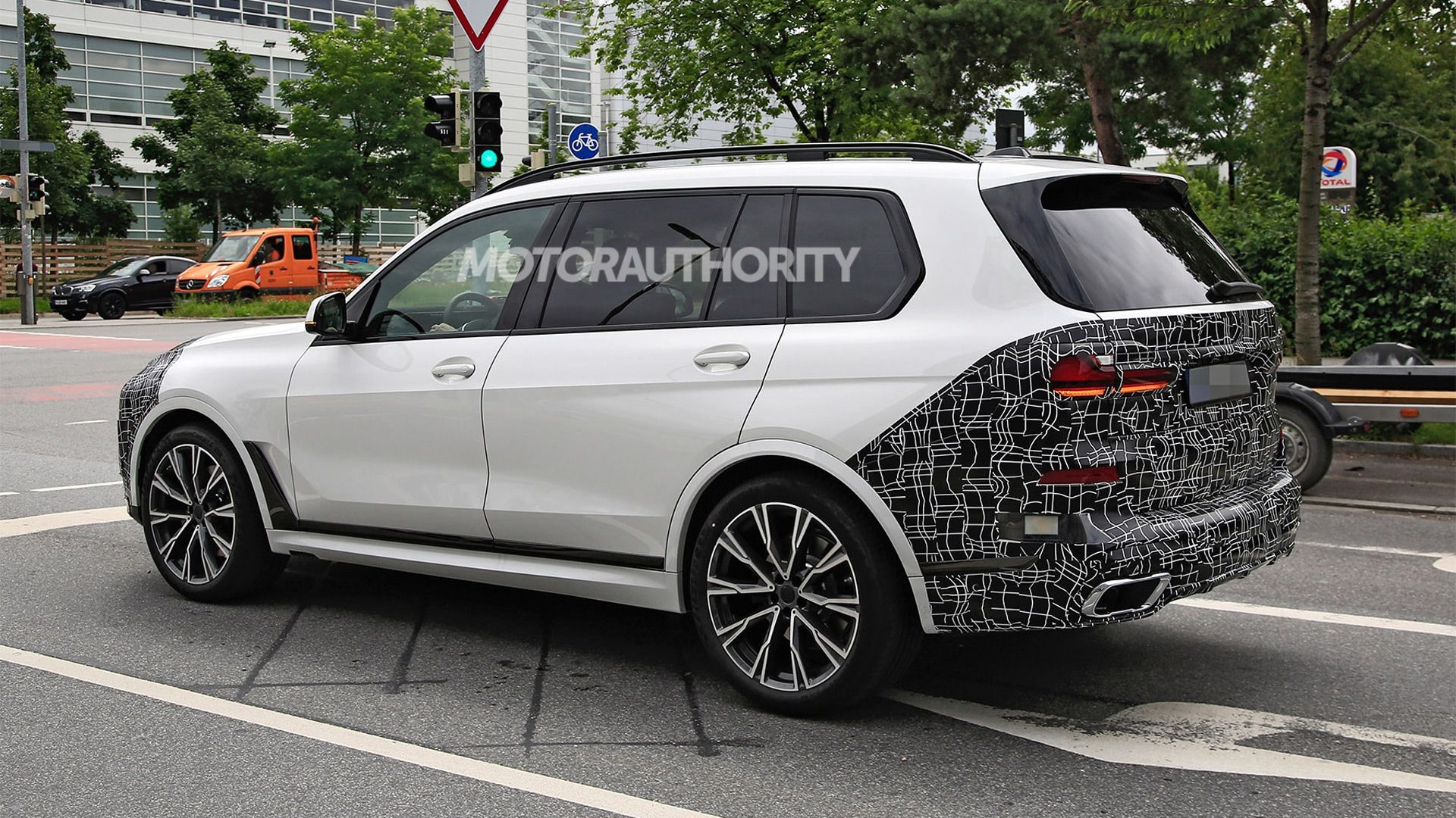 2023 BMW X7 spy shots: Heavy styling update set for big crossover