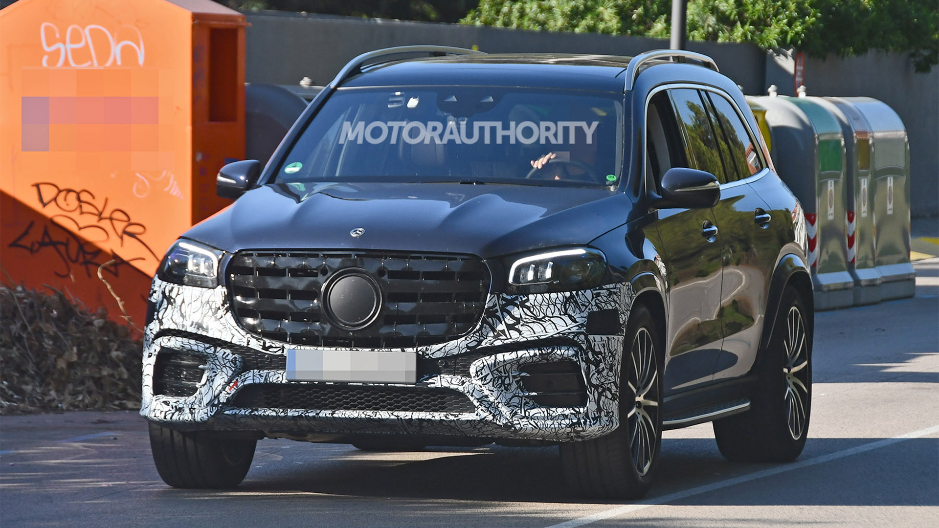 2024 MercedesBenz GLSClass spy shots and video Small update for big SUV