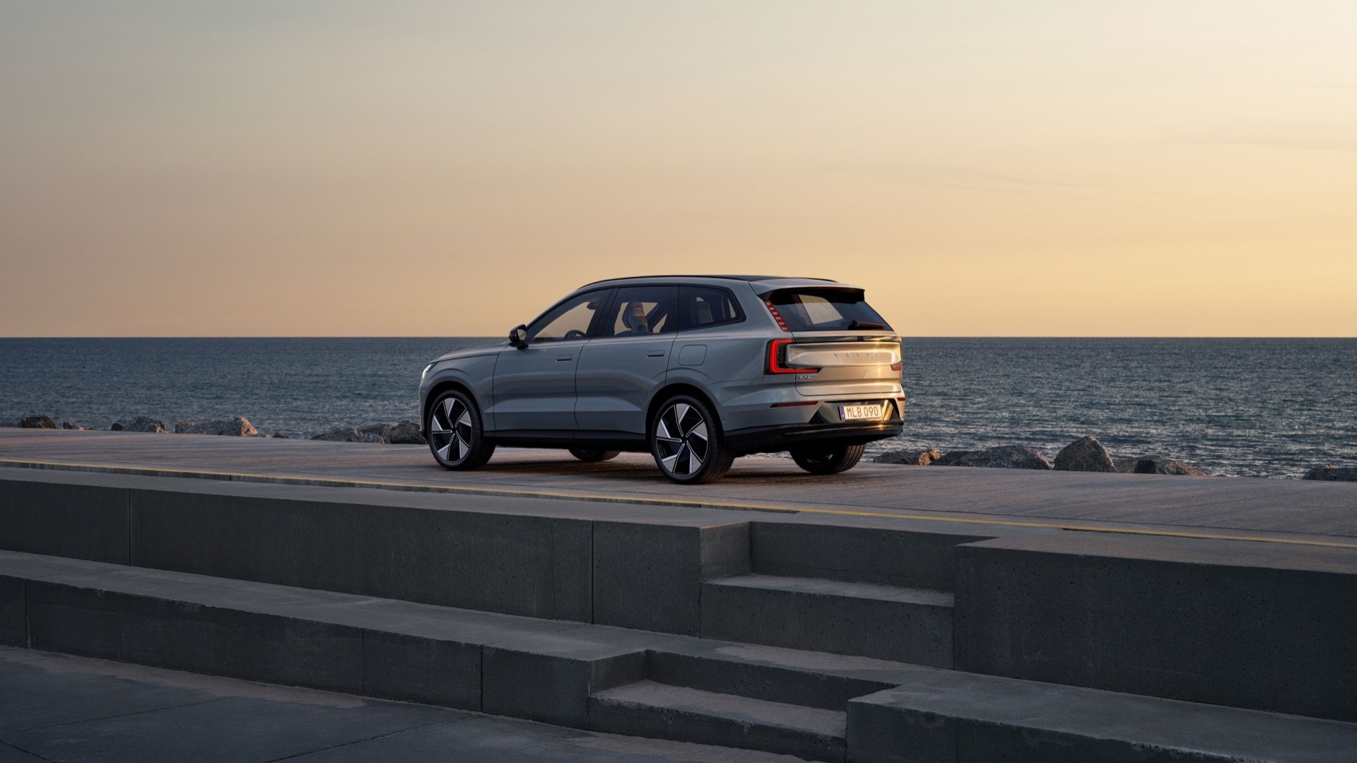 2024 Volvo EX90 electric SUV looks to brand's EV future