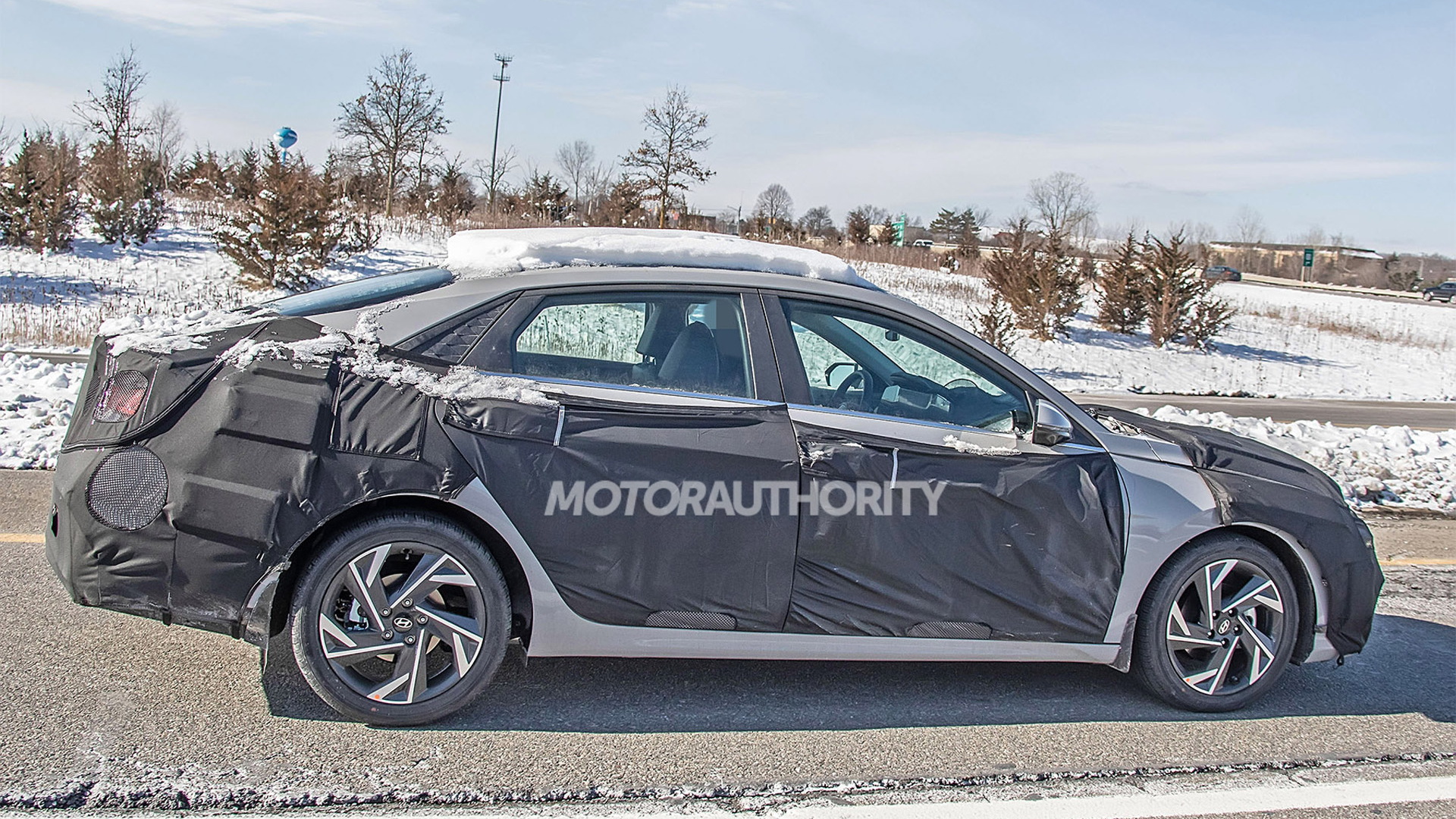 2024 Hyundai Elantra facelift spy shots - Photo credit: Baldauf