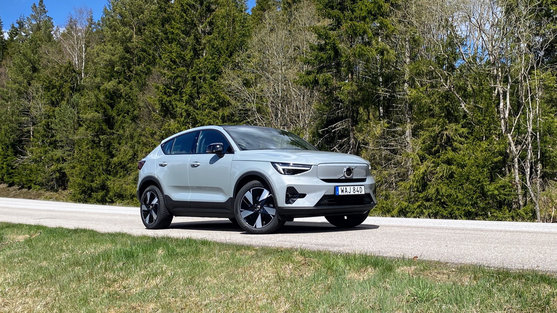 Review 2024 Volvo XC40 Recharge, C40 Recharge show less can be more