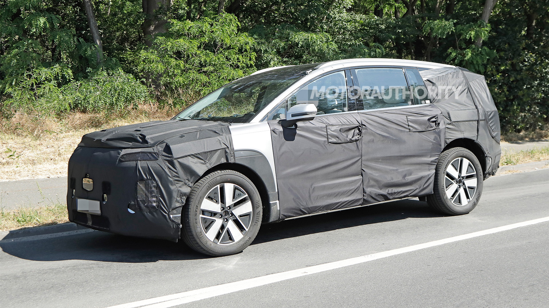 2025 Hyundai Ioniq 7 spy shots