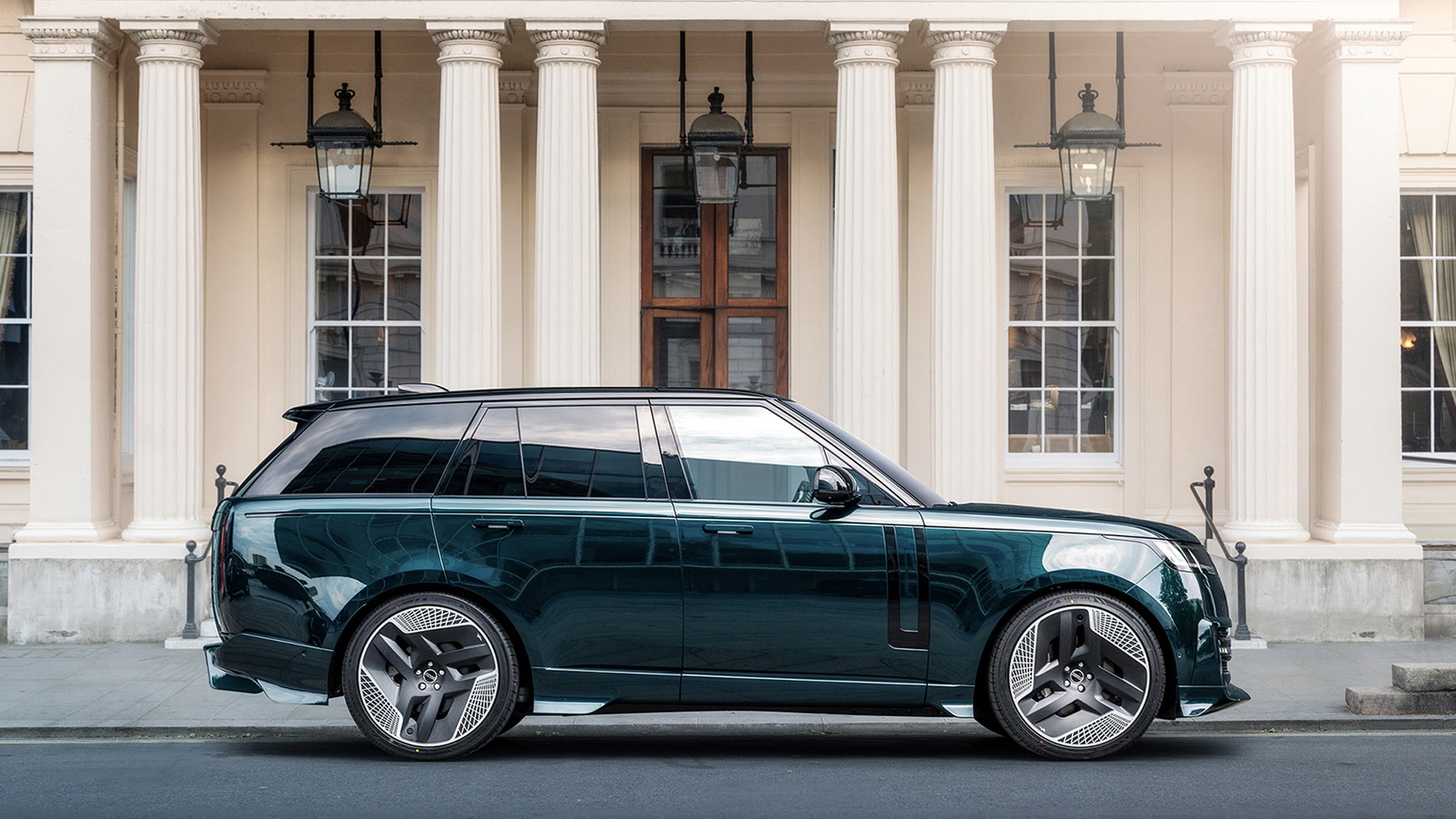 2023 Kahn Range Rover Racing Green Fintail Edition