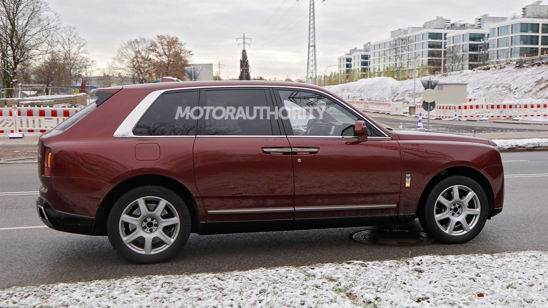 2025 Rolls-Royce Cullinan spied with updates