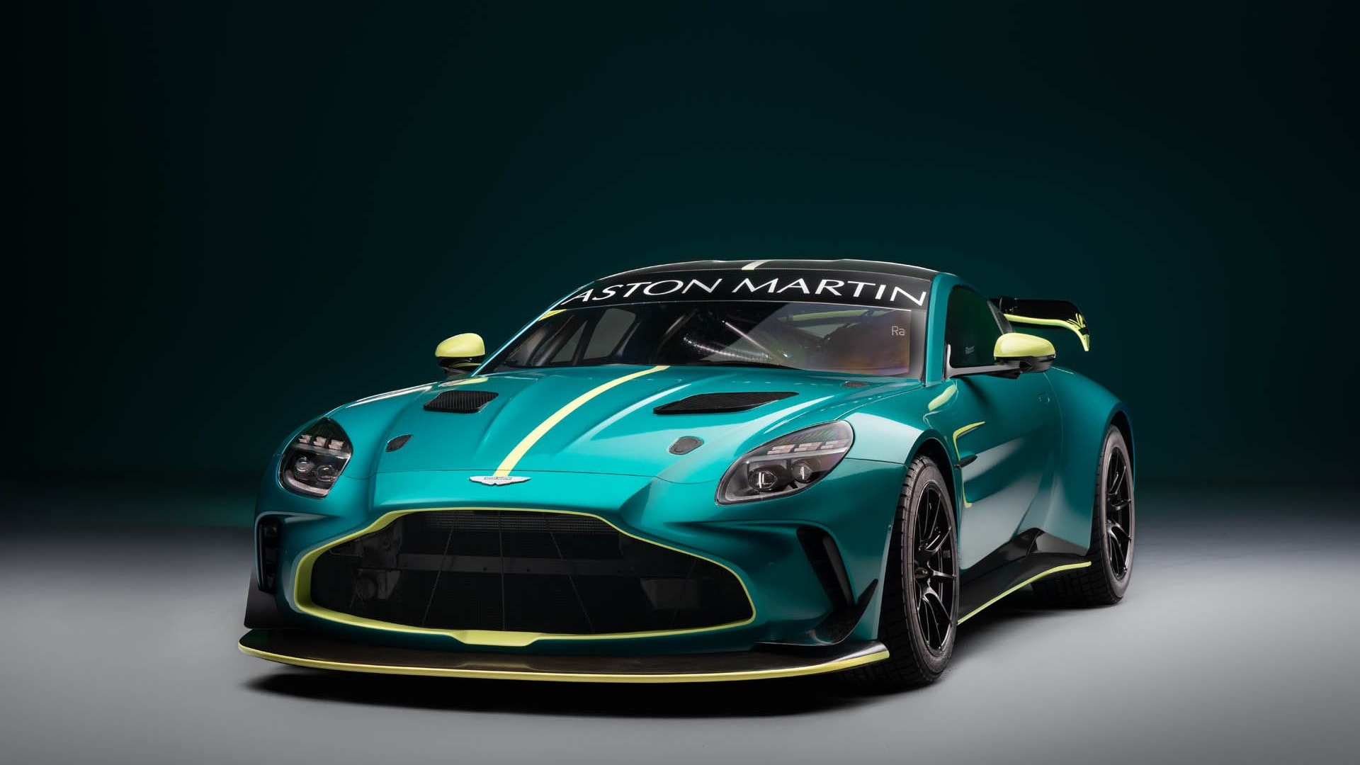 2024 Aston Martin Vantage GT4 race car