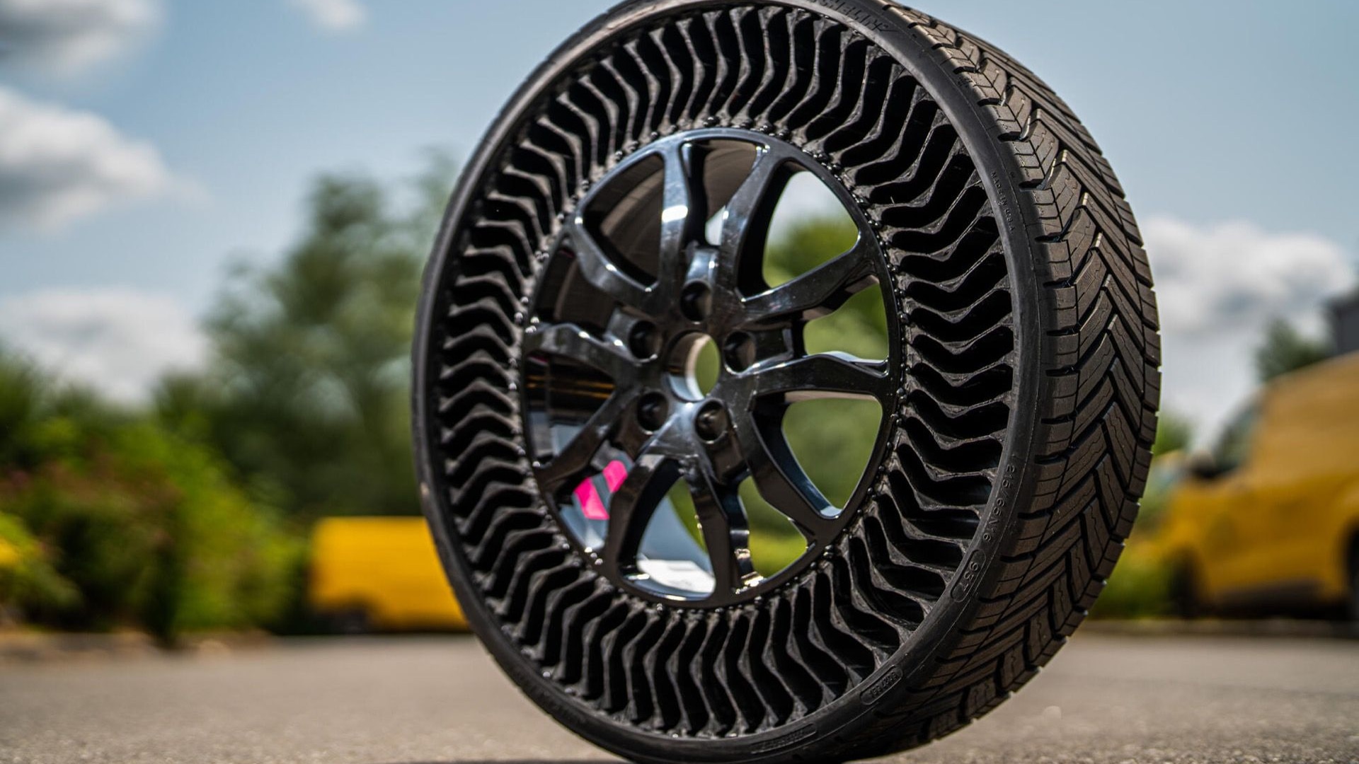 Michelin Uptis airless prototype tires
