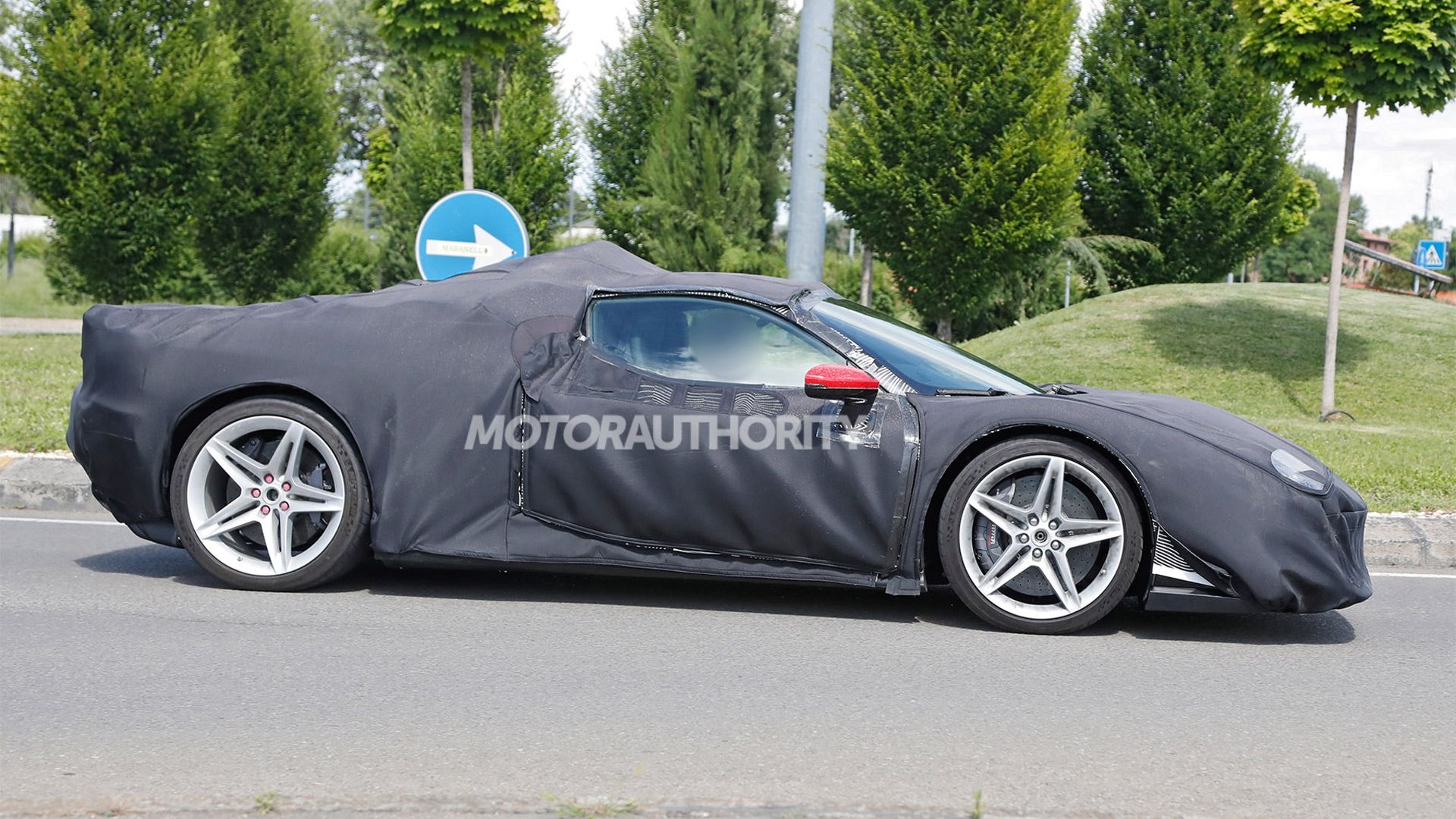 2025 Ferrari SF90 successor spy shots - Photo credit: Baldauf