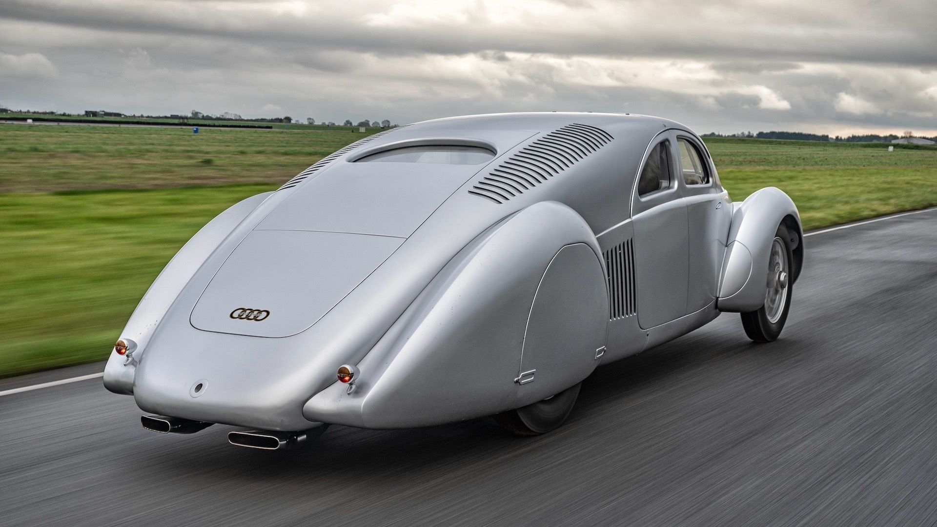 Audi built the 16-cylinder super sedan it designed in the 1930s and ...