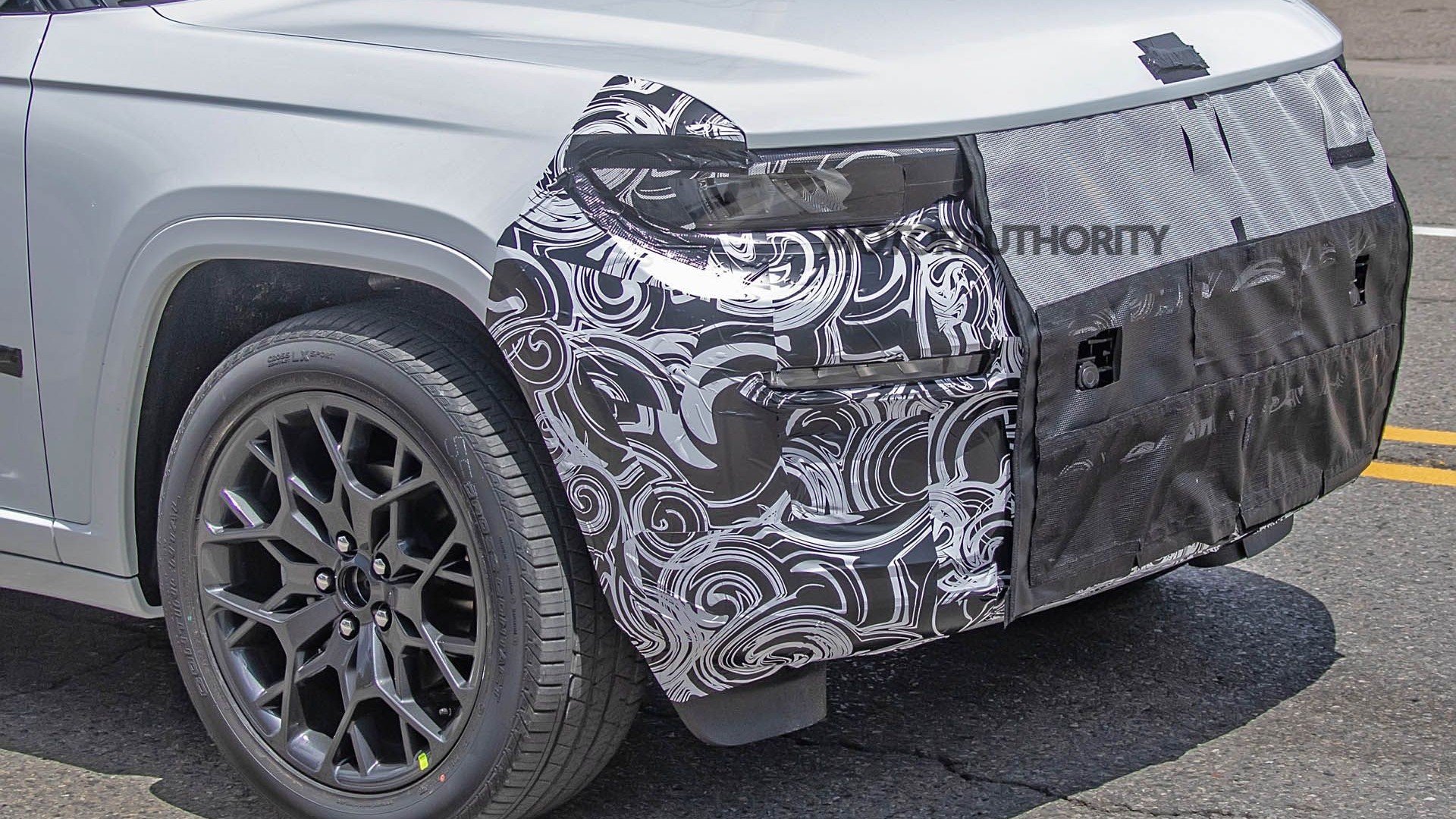  2026 Jeep Grand Cherokee spy shots Bildidee 