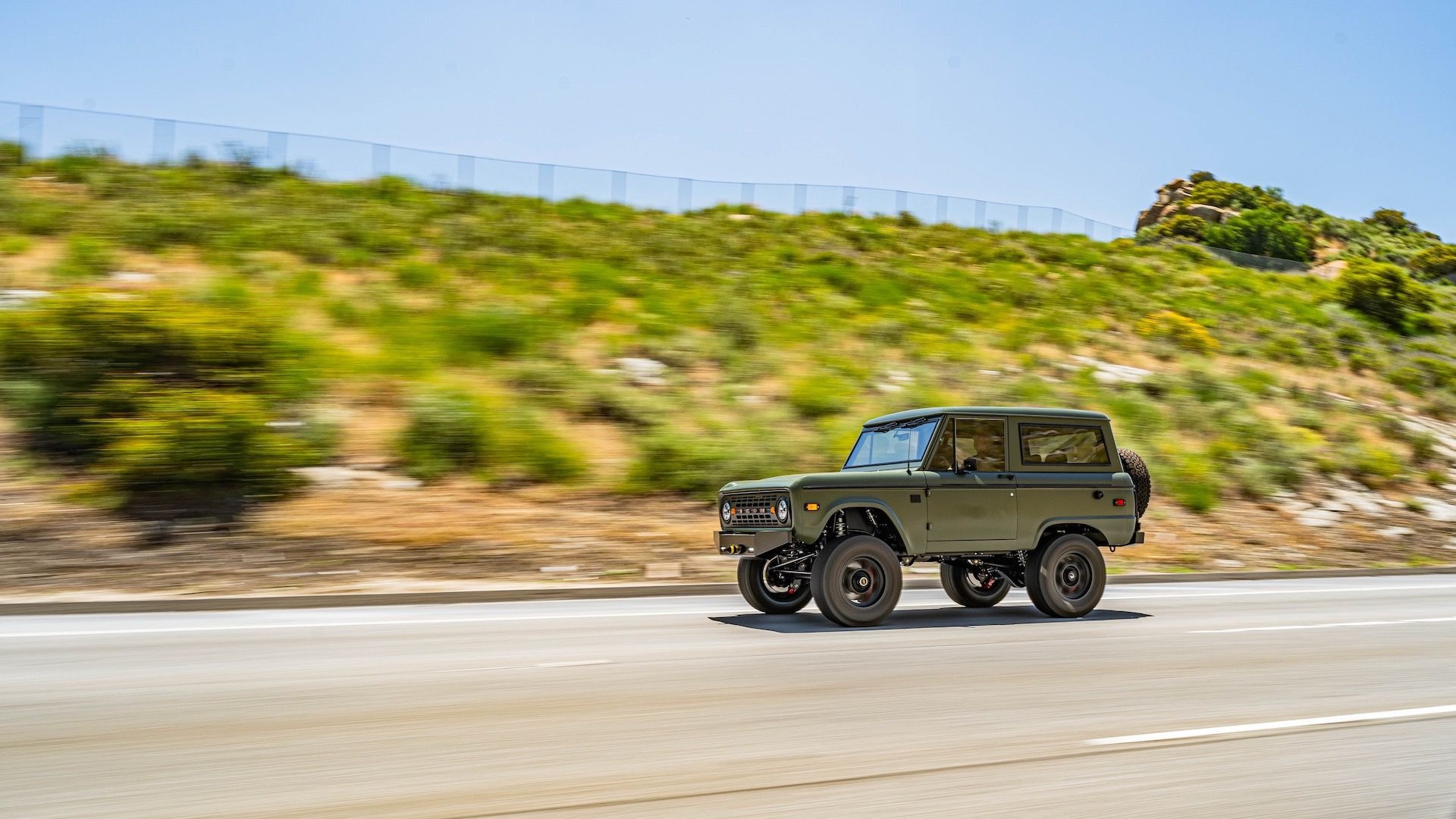 Icon New School Edition 1975 Ford Bronco