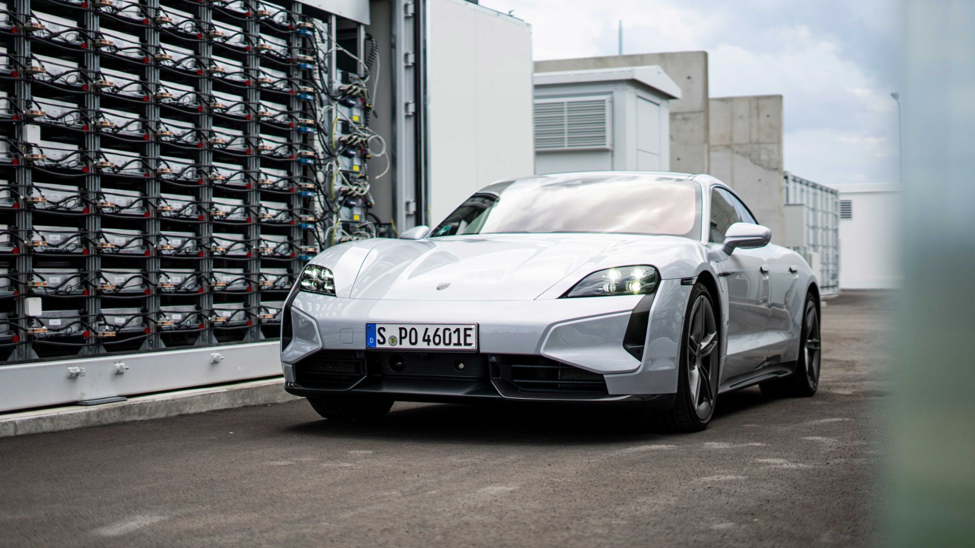 Energy storage system utilizing Porsche Taycan battery modules