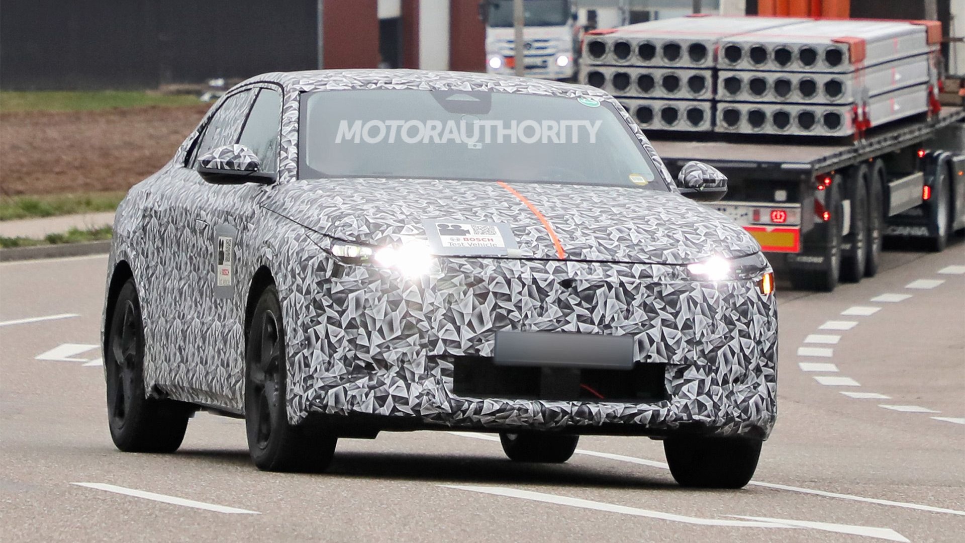 2025 DS 8 Crossback spy shots - Photo via Baldauf