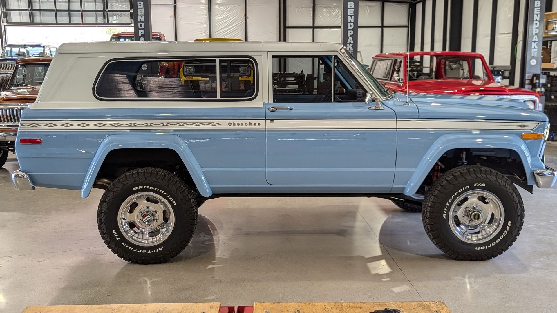 Vigilante 4x4's Viper V-10-powered 1979 Jeep Cherokee S