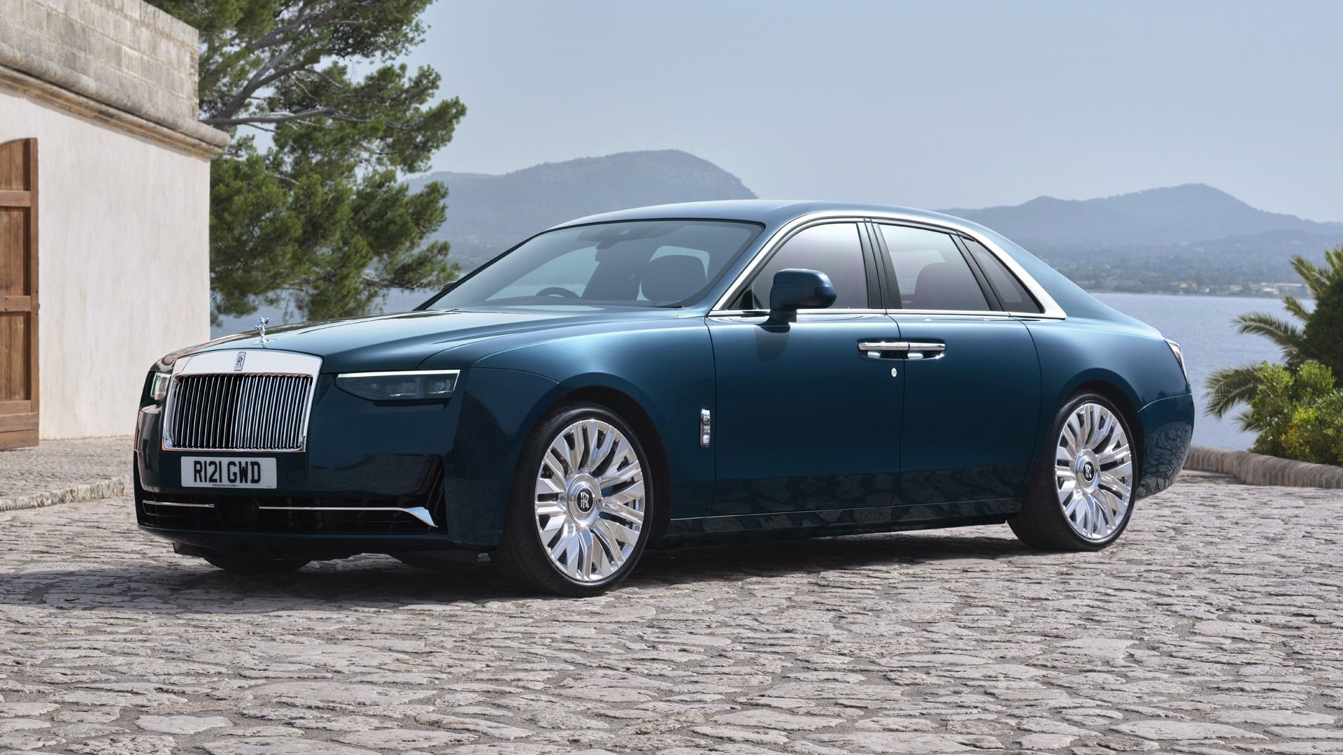 Rolls-Royce Ghost Series II adds tech, refinement