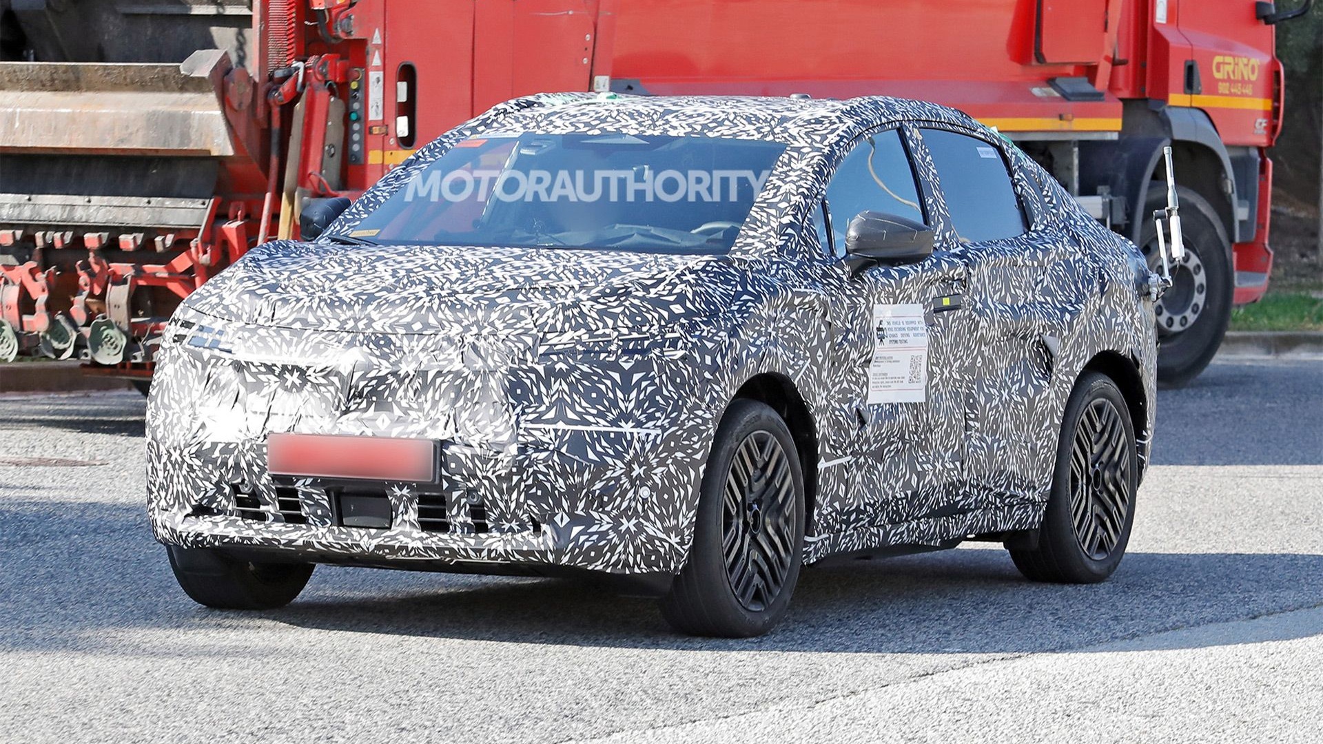 2026 Nissan Leaf spy shots - Photo via Baldauf