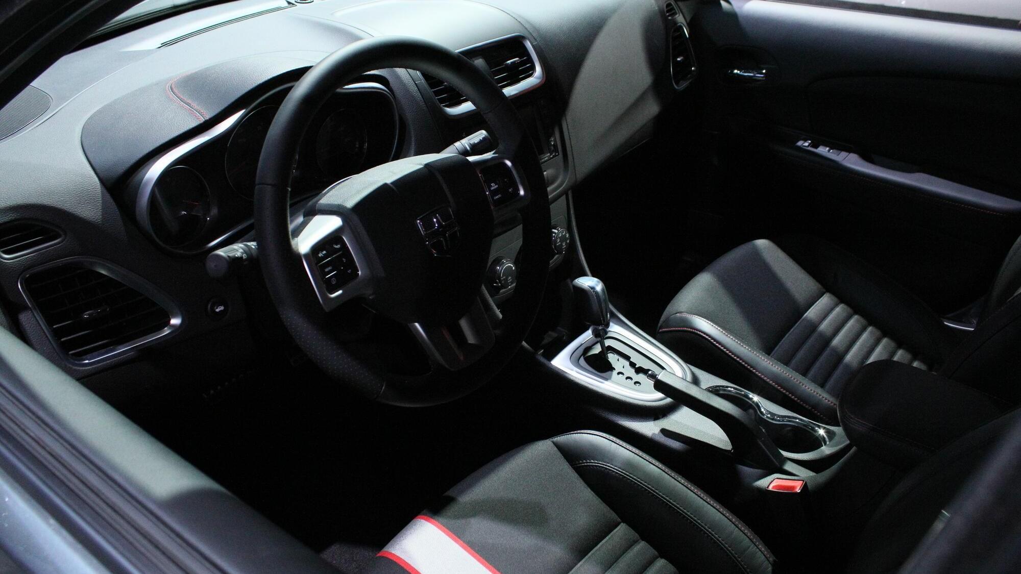 2012 Dodge Avenger R/T live photos