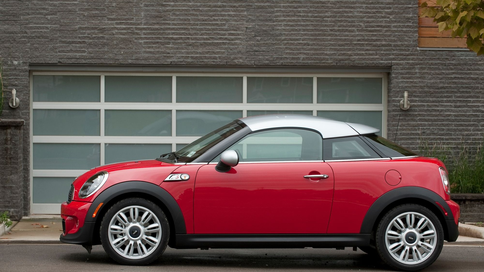 MINI Offers Frozen Black Matte Paint On Select Models