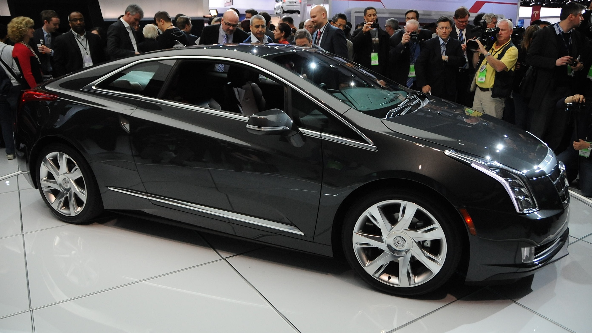2014 Cadillac ELR revealed at 2013 Detroit Auto Show