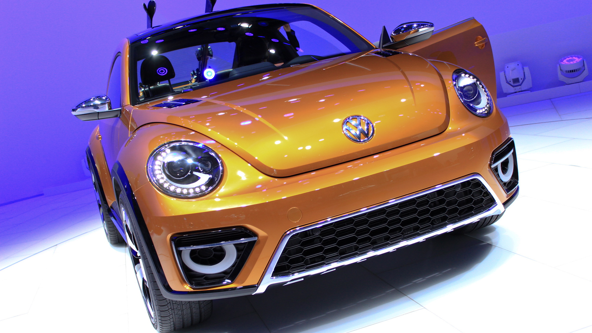 Volkswagen Beetle Dune Concept live photos, 2014 Detroit Auto Show